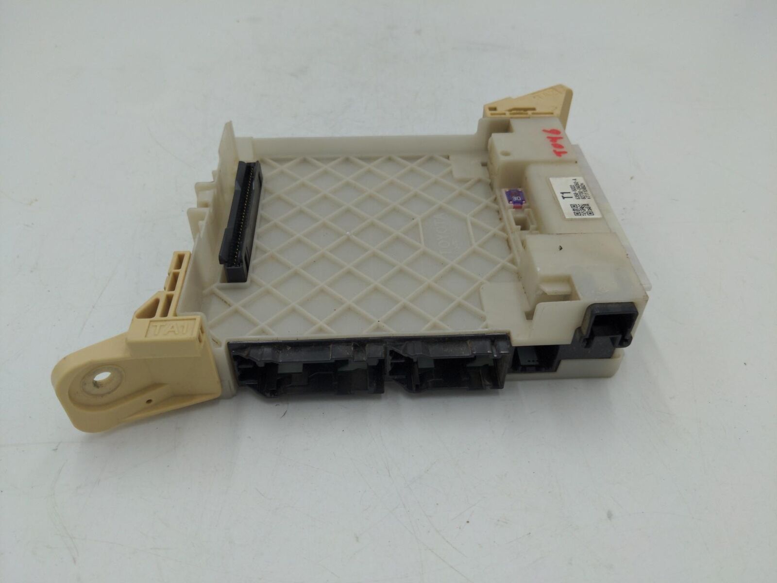 2016 Toyota Tacoma Fuse Box *Less Lid* 82730-04060