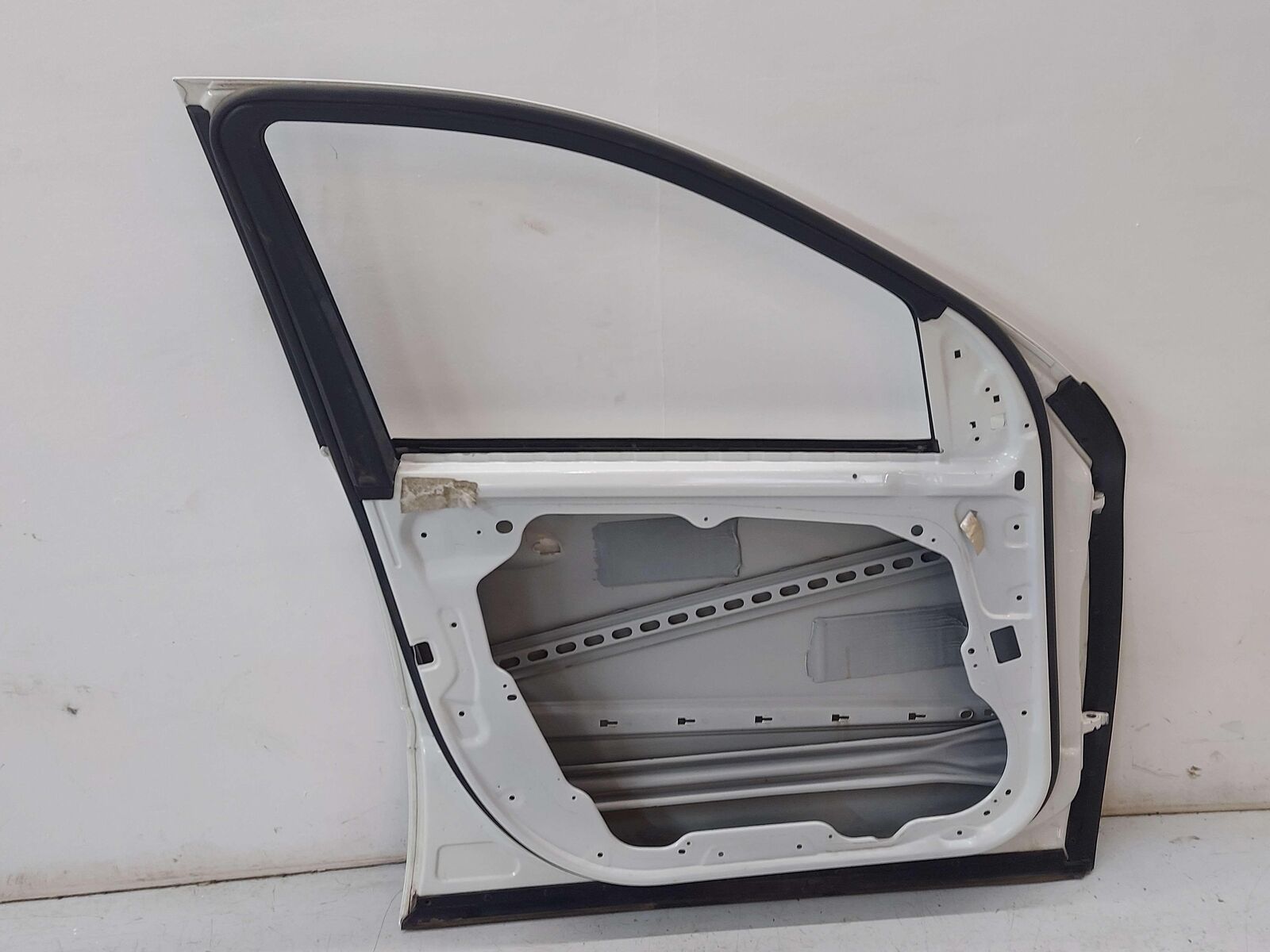 06-11 MERCEDES ML63 AMG W164 FRONT LEFT DOOR CALCITE WHITE 65OU