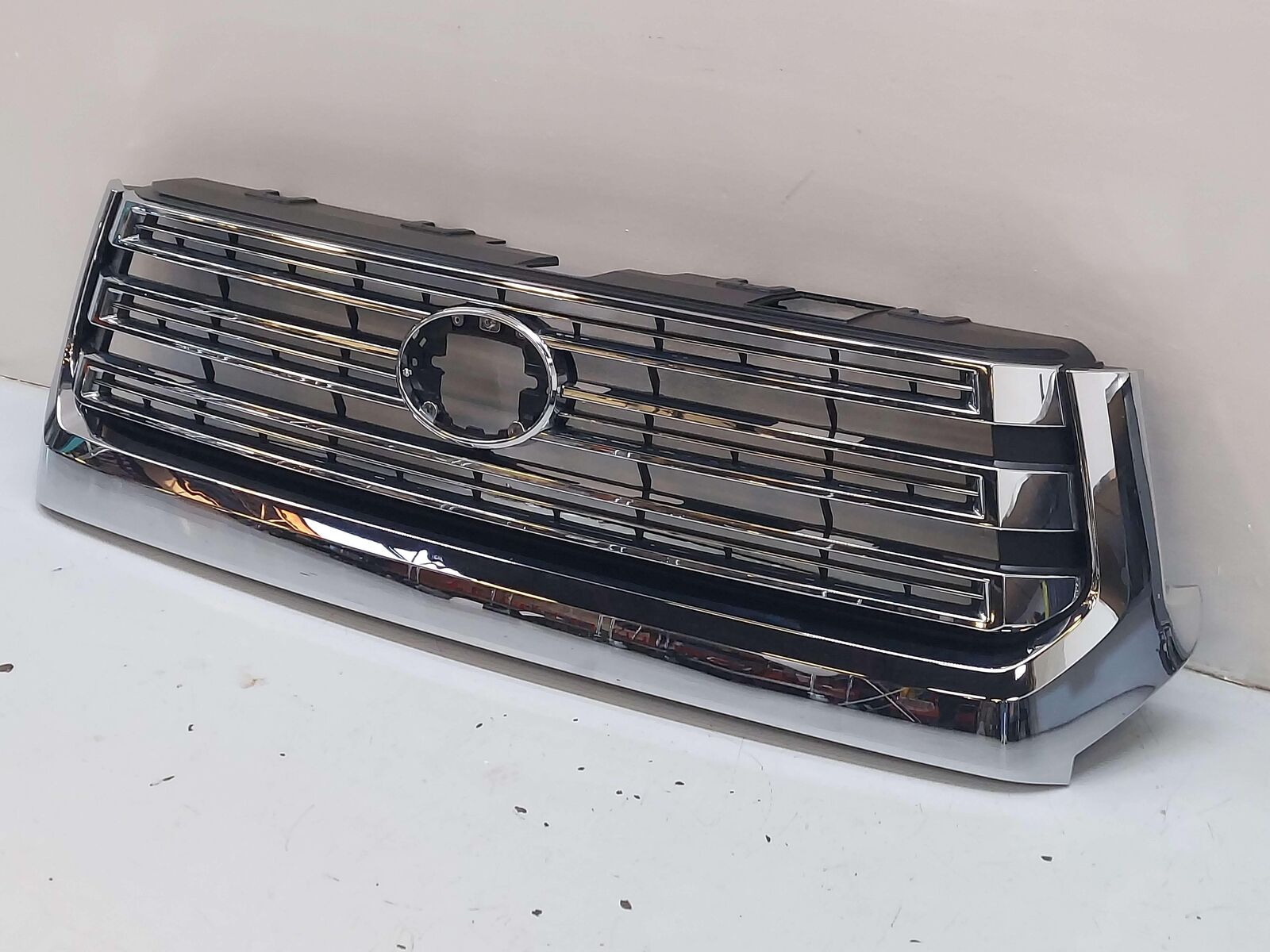 14-21 Toyota Tundra Upper Grill Grille 53105-0C060 1794 Edition chrome bar *Note