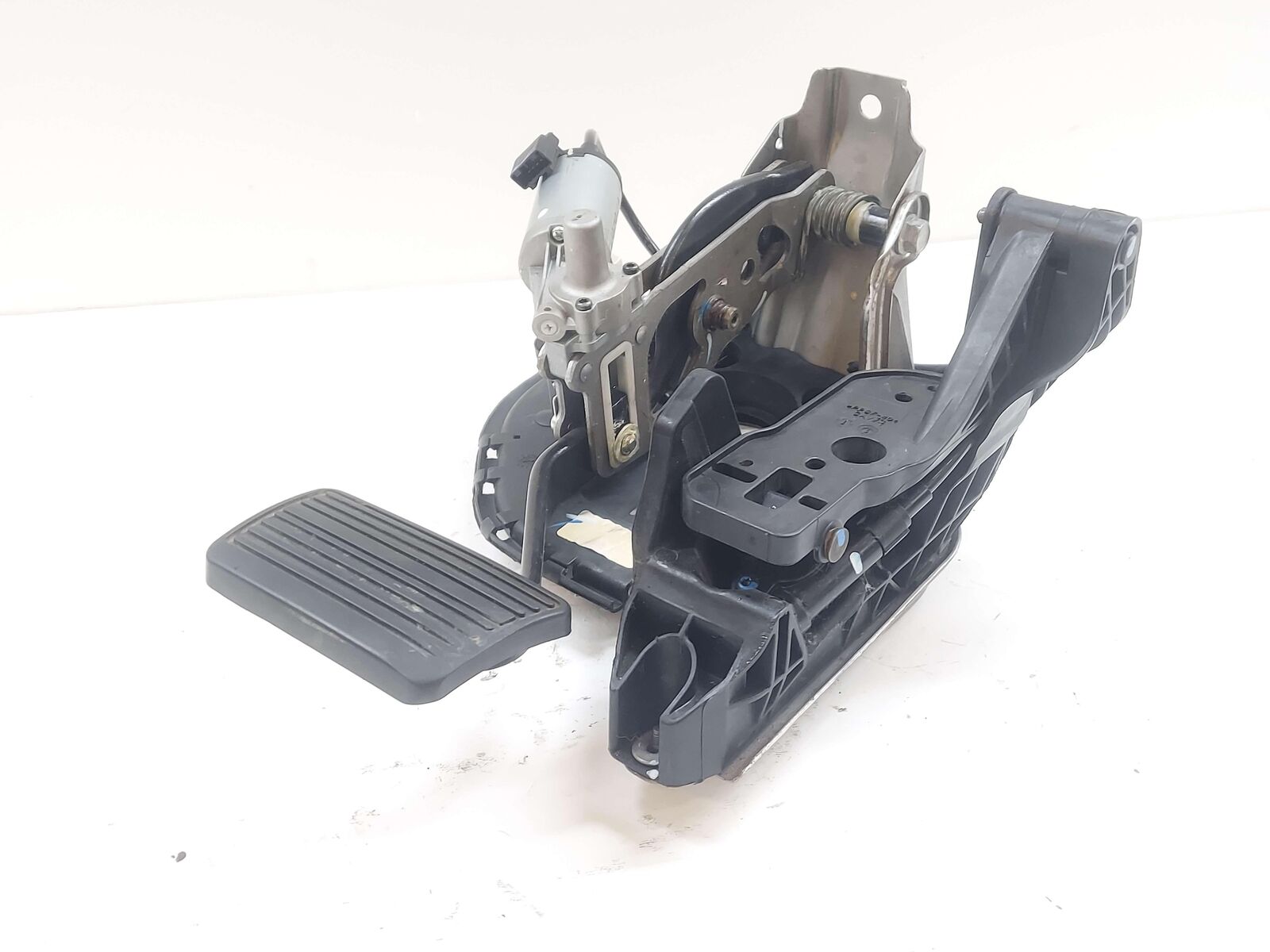 2013 Escalade EXT Electric Adjust Brake Pedal