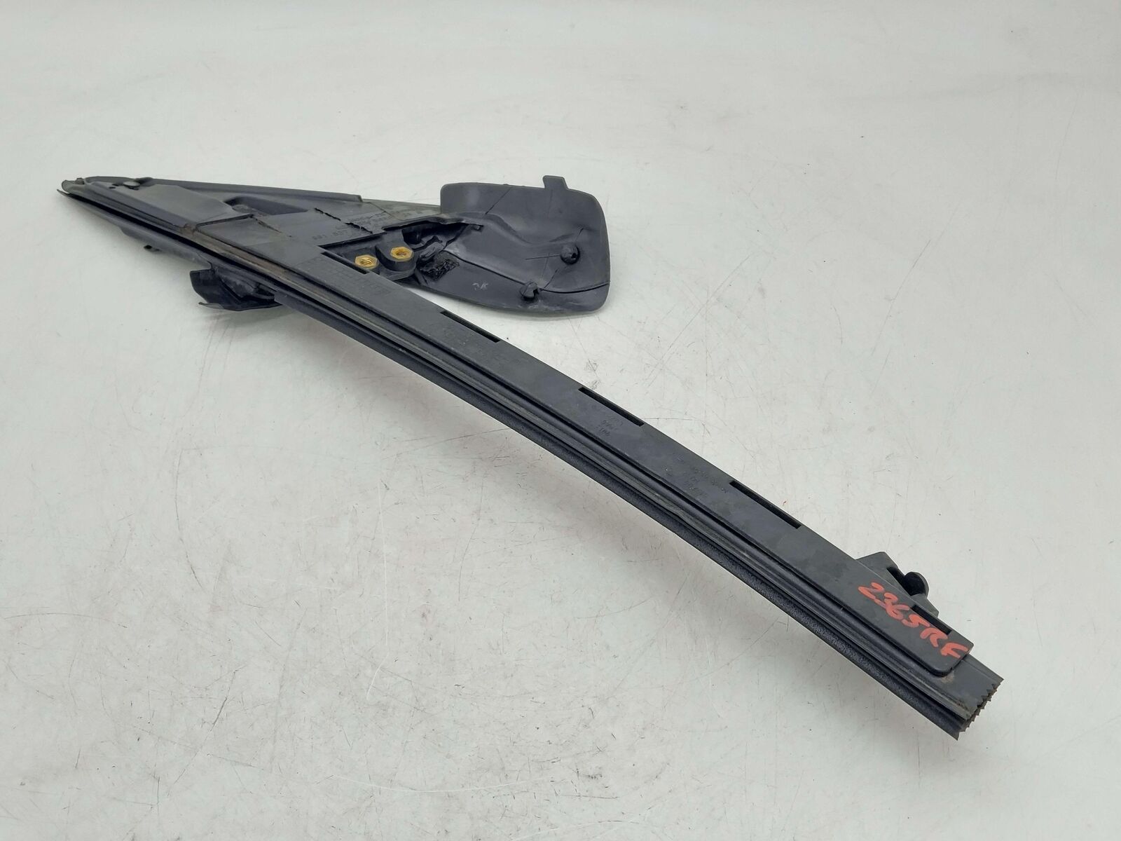 2016 PORSCHE CAYMAN GT4 981 RIGHT FORWARD DOOR WINDOW CHANNEL 99153753204