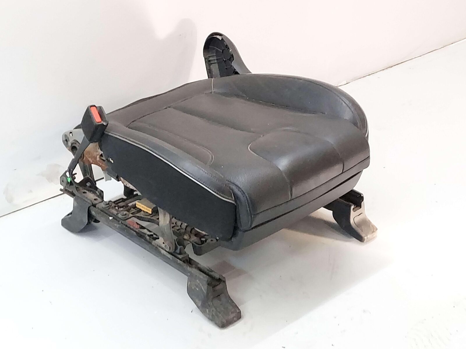 20-22 HYUNDAI PALISADE FRONT LEFT HEATED VENTILATED SEAT BASE W/ MOTORS BLACK