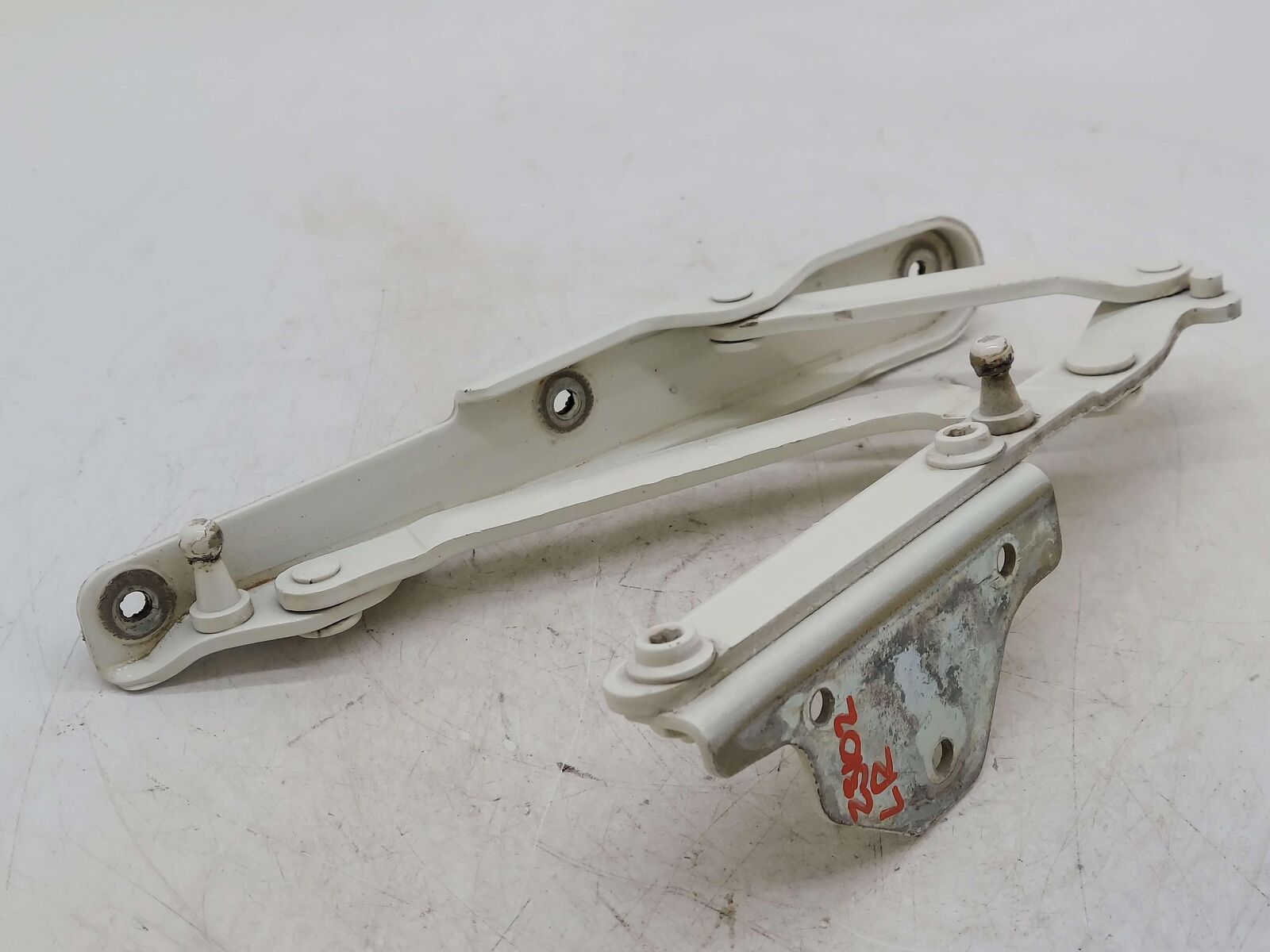 2010 Maserati GranTurismo S M145 Coupe LEFT BOOT TRUNK LID HINGE WHITE