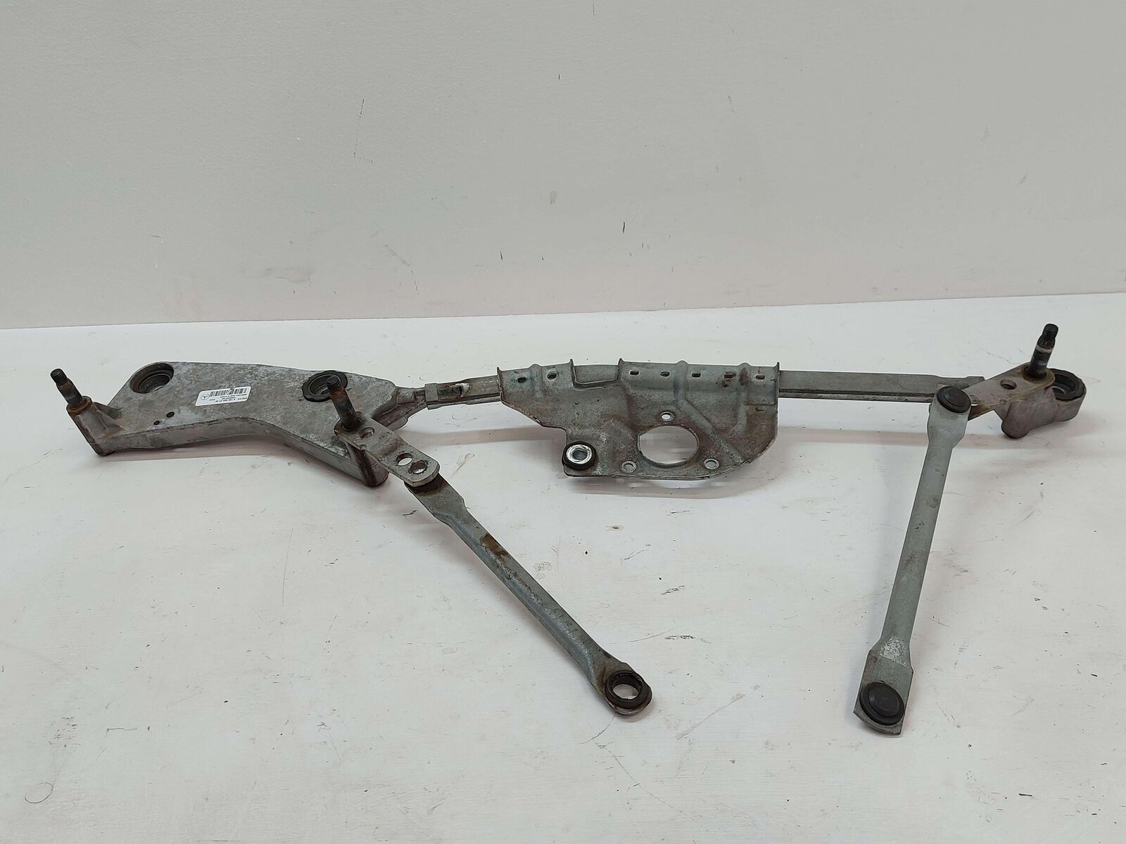 13-16 MERCEDES GL63 AMG X166 WINDSHIELD WIPER TRANSMISSION LINKAGE A1668202740