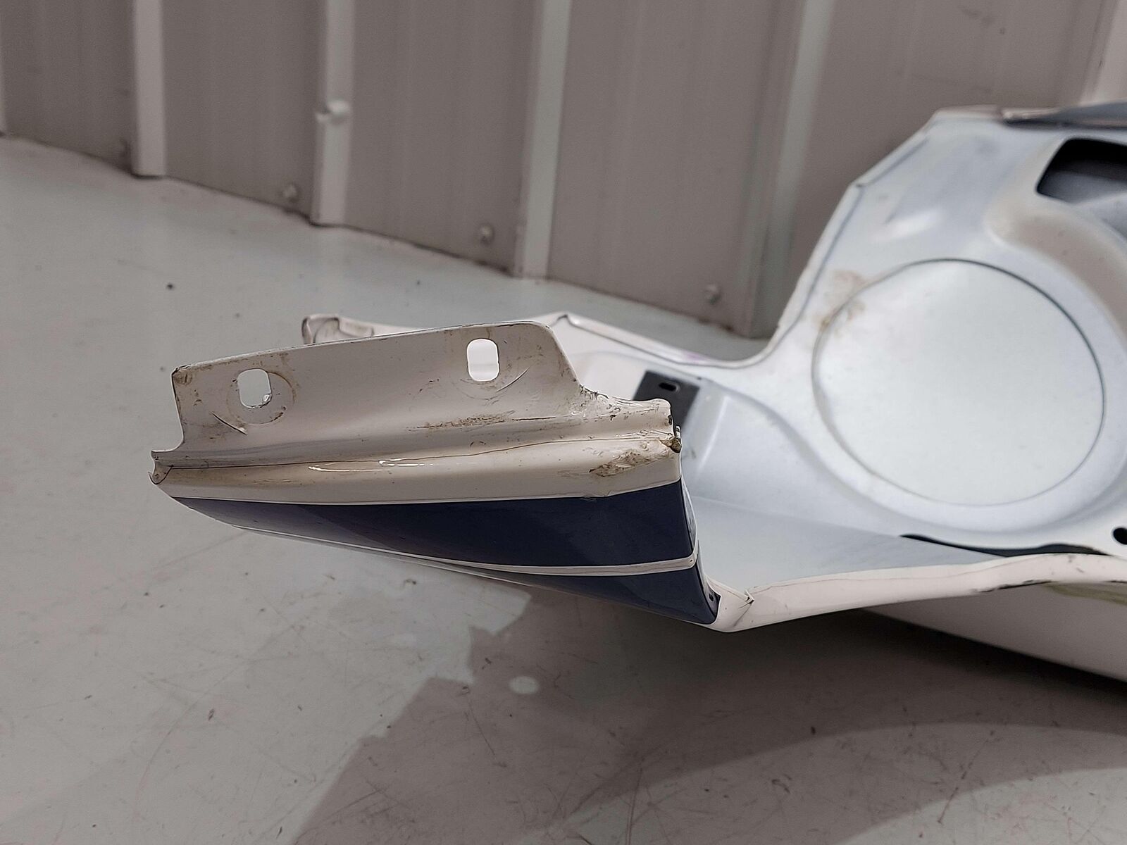 05-06 FORD GT GT40 SUPERCAR LH LEFT FENDER WHITE *DAMAGED CRUSHED MANGLED* OEM