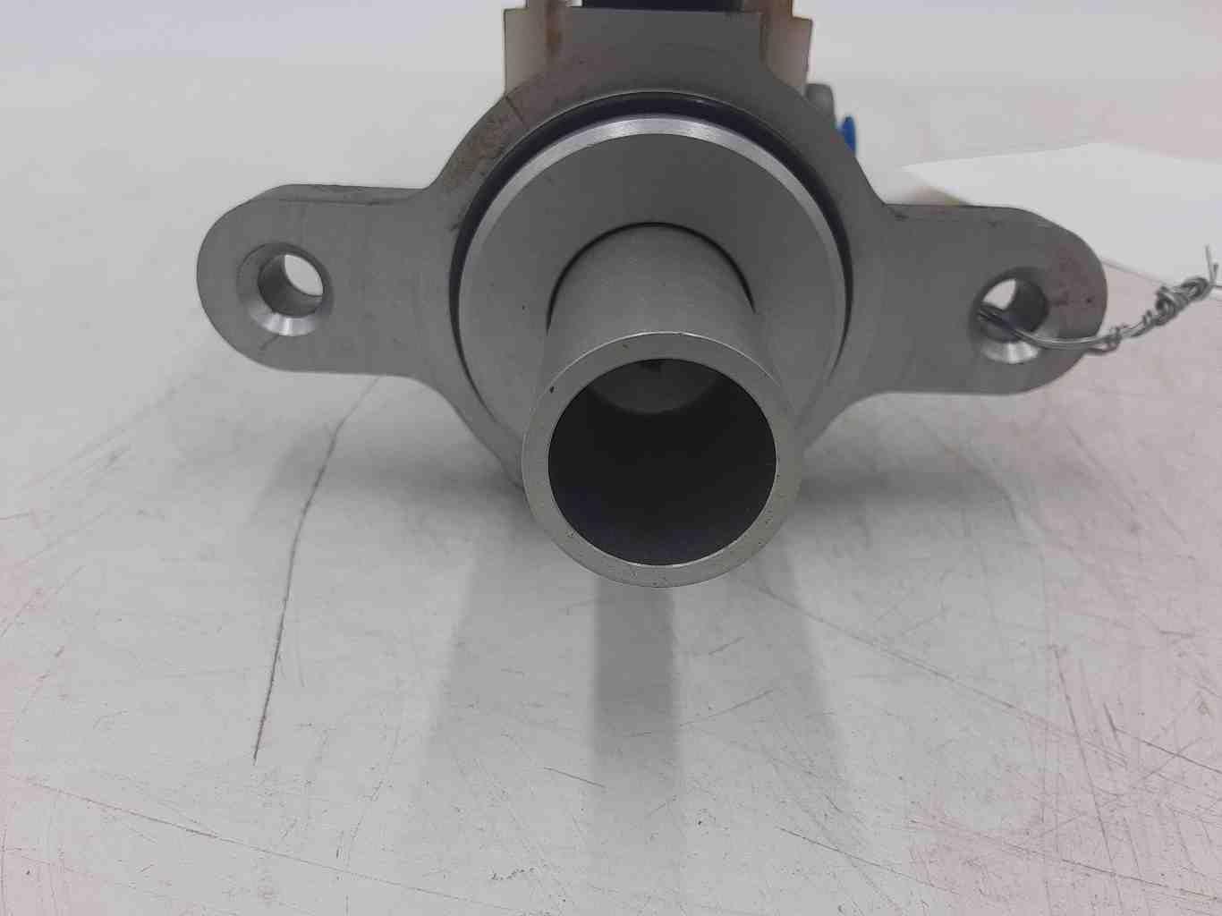 2013 TESLA S Master Cylinder Vac Booster Style With Reservoir