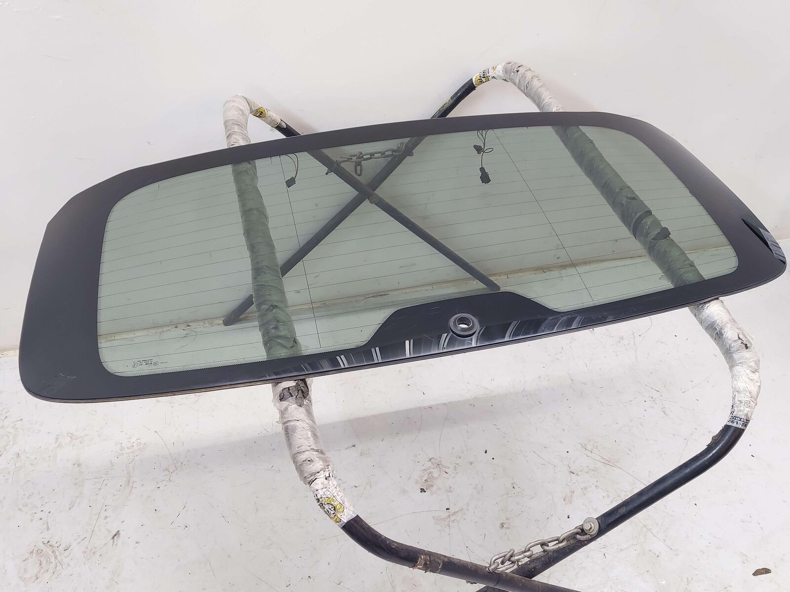 11-18 PORSCHE CAYENNE 958 92A REAR WINDOW GLASS 7P5845051AA *MINOR SCRTACHES*