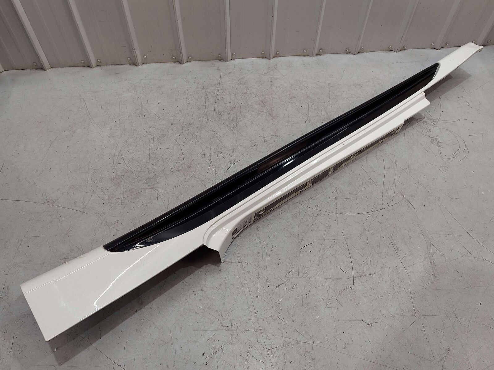 2010 Maserati GranTurismo M145 Coupe LEFT ROCKER PANEL SIDE SKIRT MOULDING WHITE