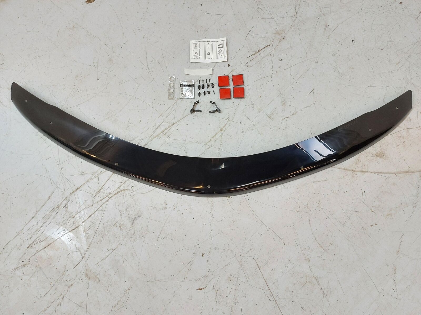 16 TOYOTA HIGHLANDER Hood Deflector With Hardware PU500-33012 *Light Scratches*