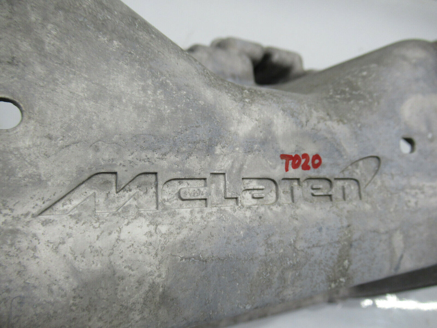 T020 2016 16 MCLAREN 570S DASH FRAME REINFORCEMENT CARRIER