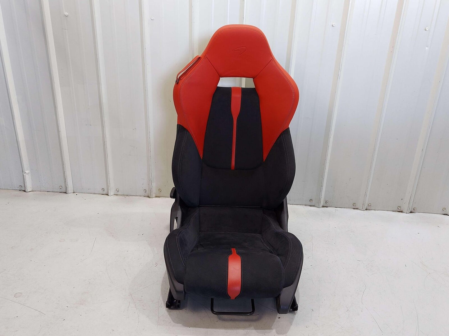 2016 MCLAREN 540C FRONT RIGHT SEAT MANUAL BLACK ALCANTARA & RED LEATHER *NOTE