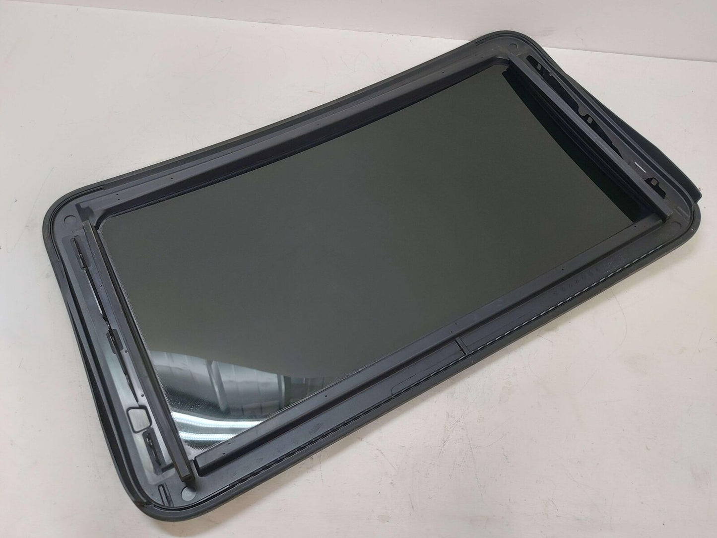 12-18 Mercedes W218 CLS63s AMG SUN ROOF GLASS 218780012164 *MINOR IMPERFECTIONS