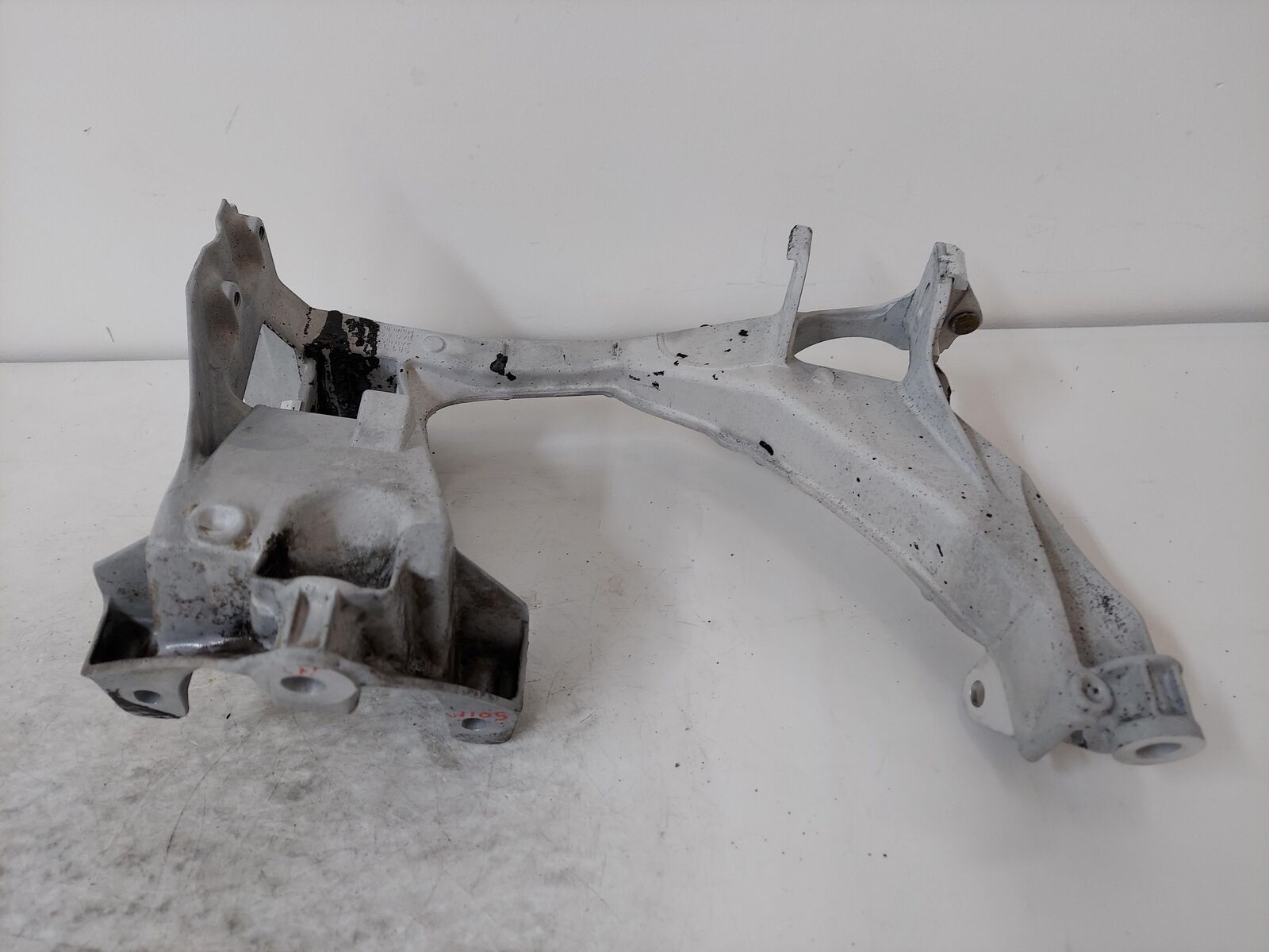 14-19 PORSCHE CAYMAN 718 REAR LEFT SUB FRAME CROSSMEMBER SIDE END SECTION