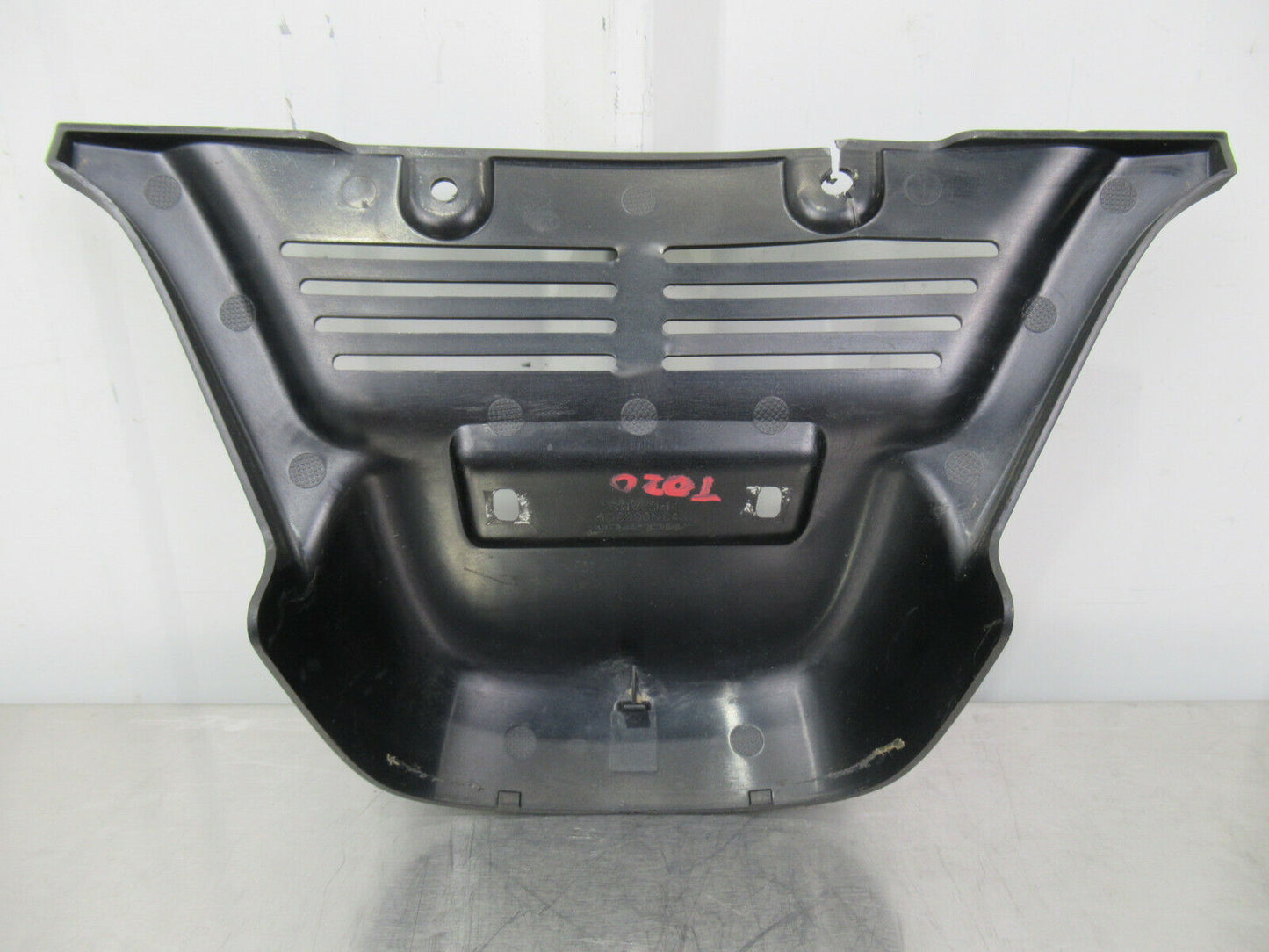 T020 2016 16 MCLAREN 570S LOWER DASH CENTER TRIM PANEL COVER CRACKED 13N0353CP