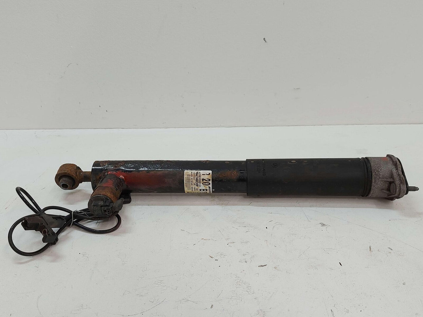 14-18 Mercedes W218 CLS63S AMG REAR RIGHT STRUT SHOCK ABSORBER A2183202030