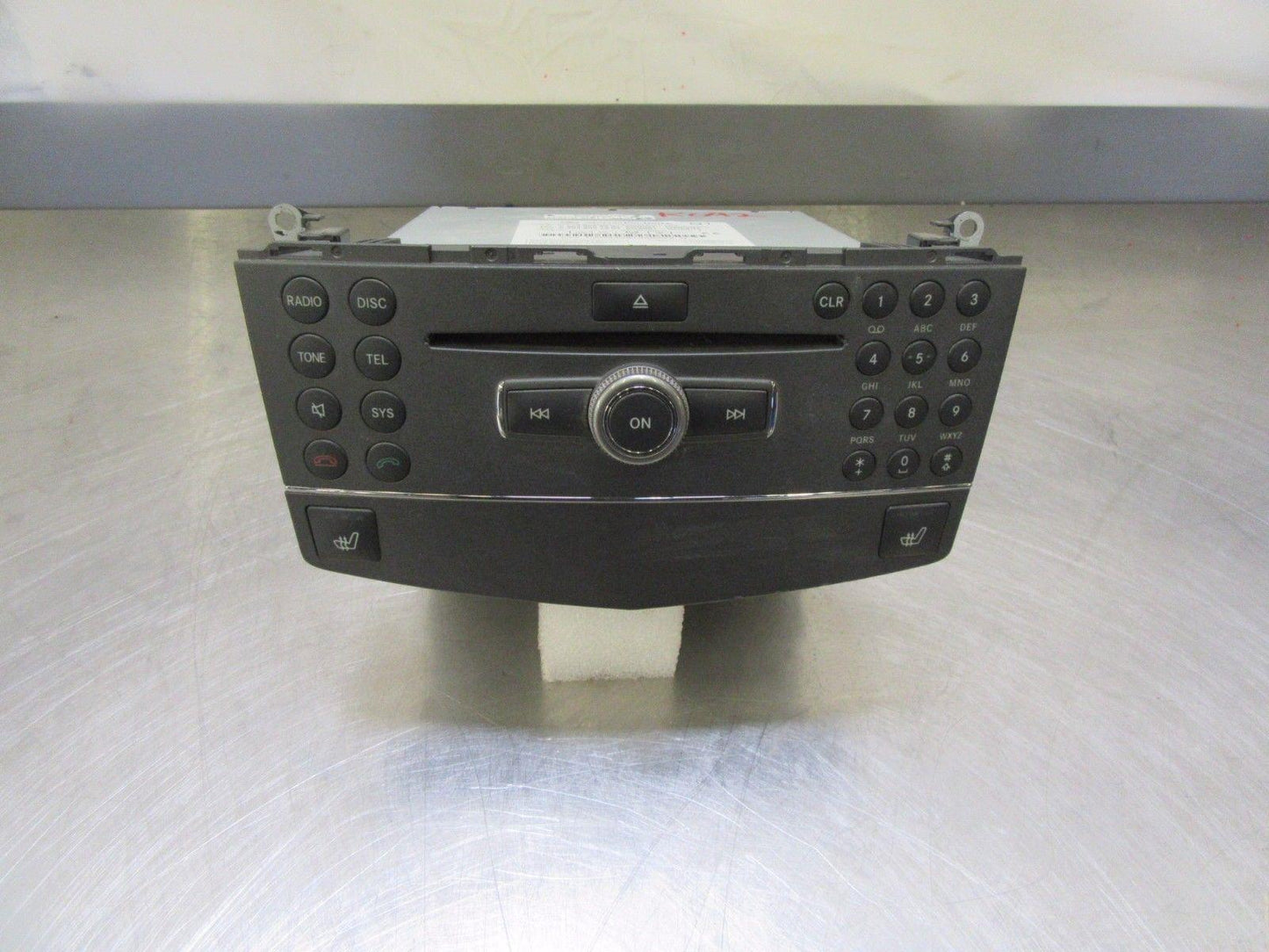 K092 2010 10 MERCEDES C CLASS RADIO RECEIVER UNIT A2049069901