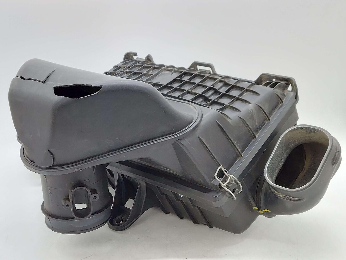 2010 Maserati GranTurismo S M145 Coupe AIR INTAKE FILTER CLEANER 4.7L 211794