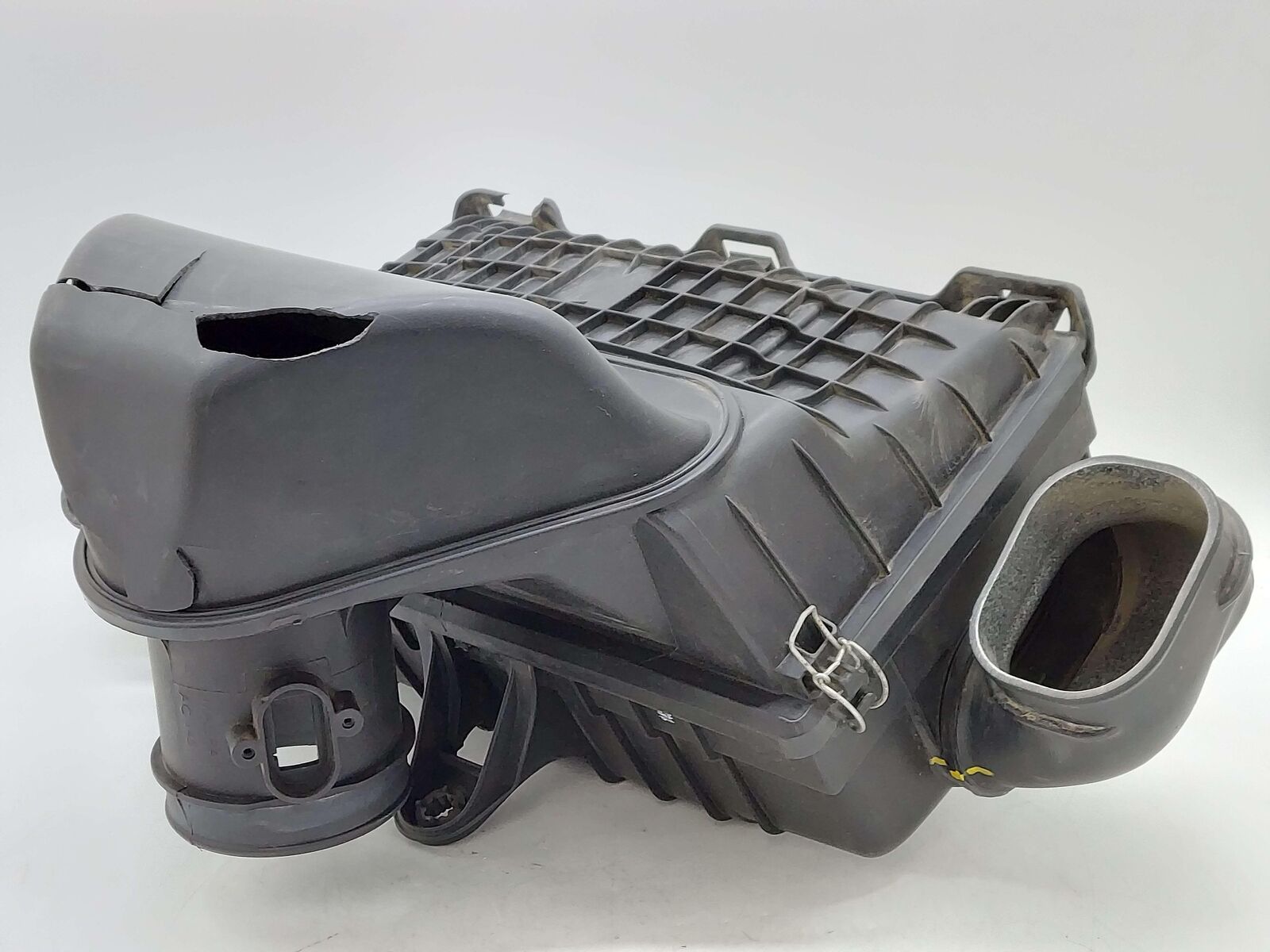 2010 Maserati GranTurismo S M145 Coupe AIR INTAKE FILTER CLEANER 4.7L 211794