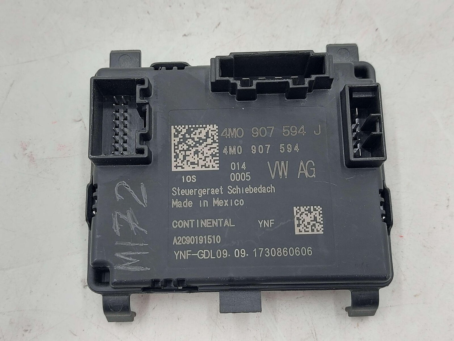 2018 VW ATLAS 4m0907594j SUNroof control module