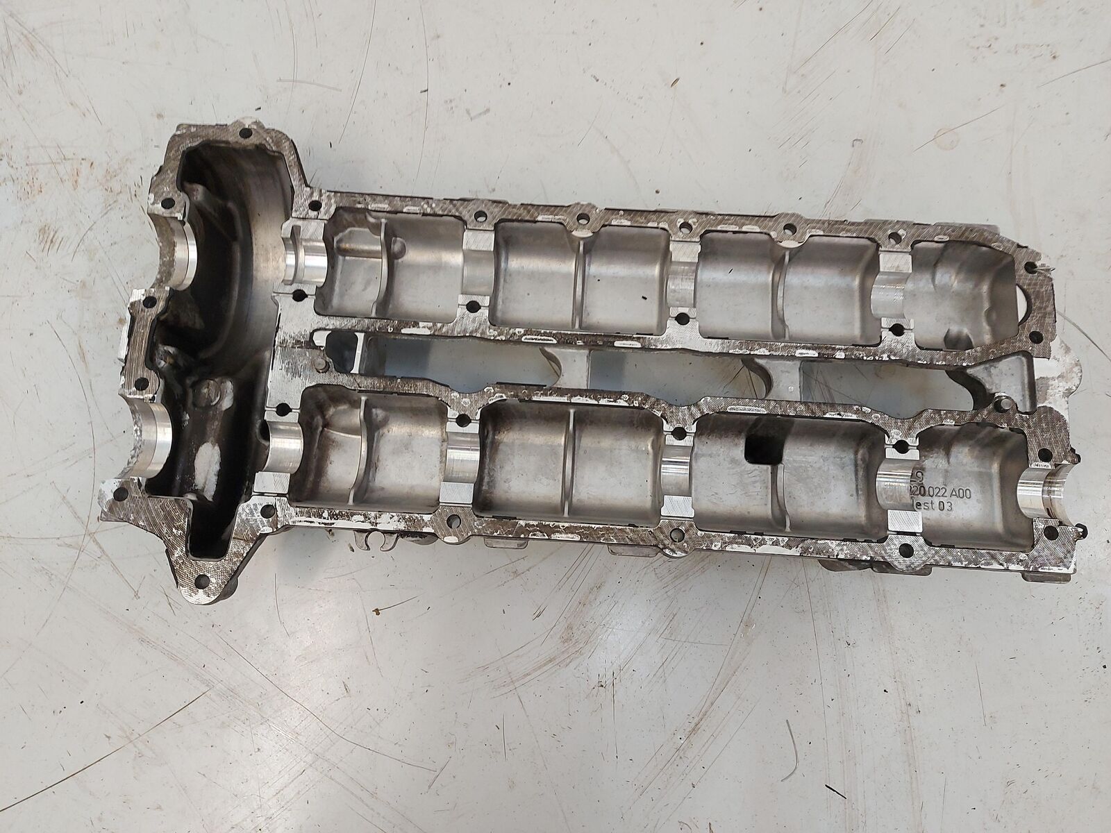 2016 Mercedes GL350 3.0L X166 LH Left Engine Valve Cover Diesel A6420101930