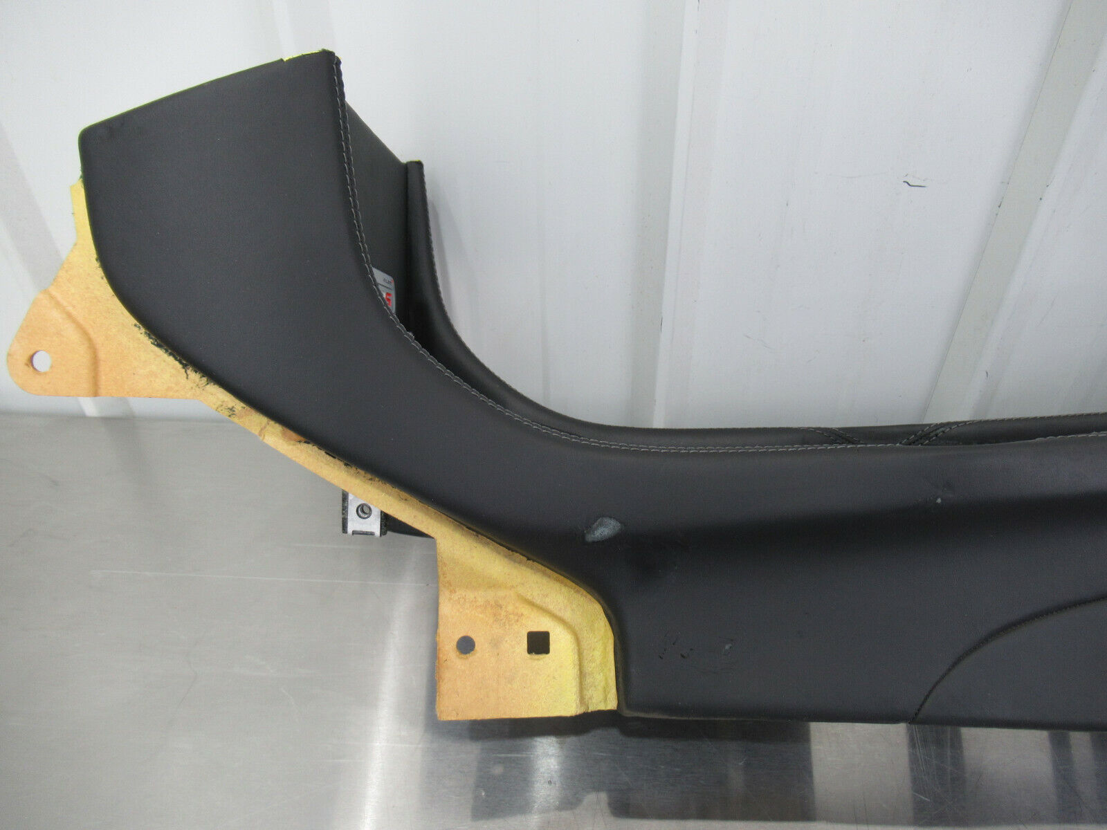 T020 2016 16 MCLAREN 570S CENTER CONSOLE BARE