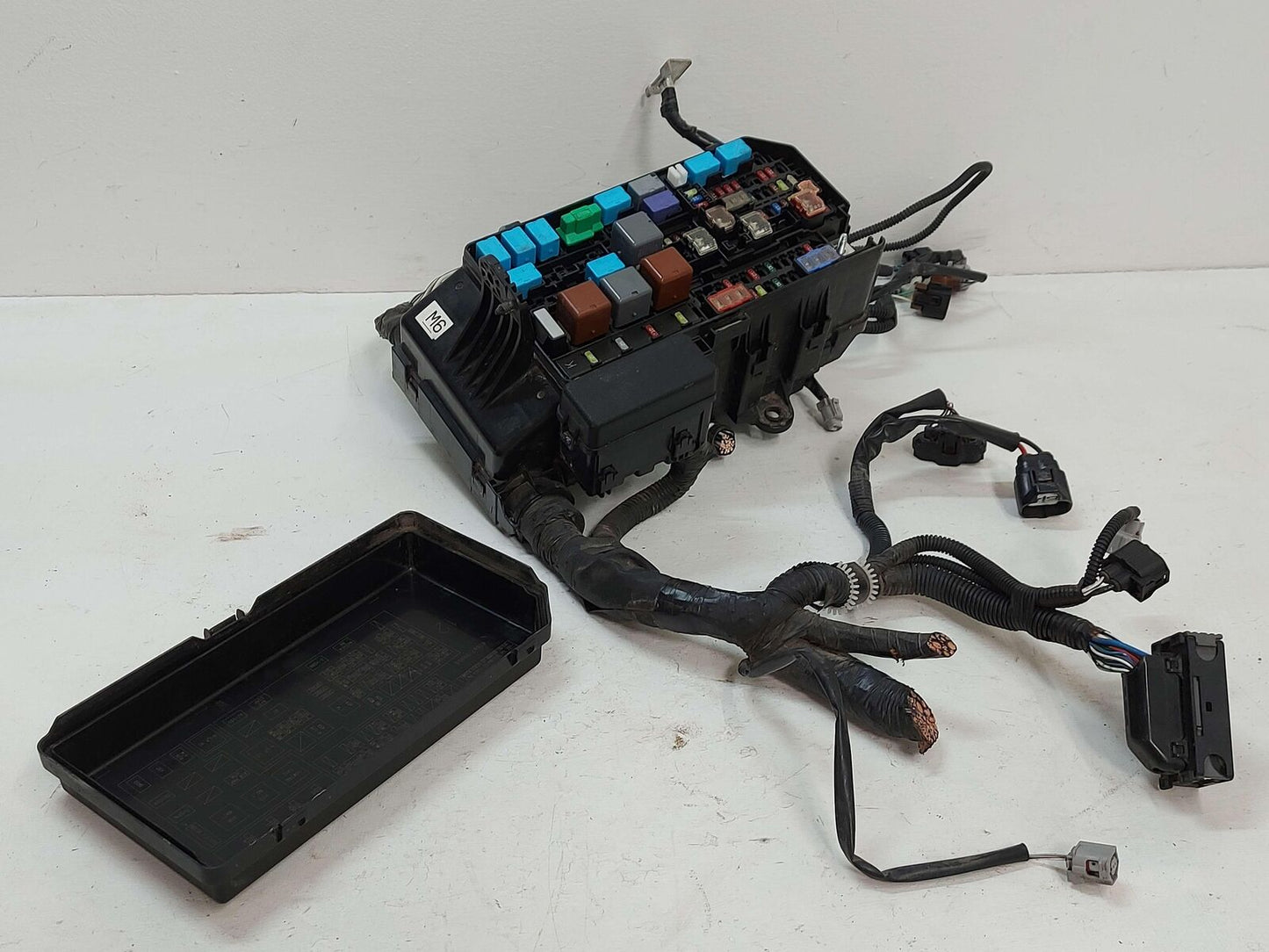 14-19 TOYOTA 4RUNNER ENGINE MOTOR FUSE BOX 35R60D *PARTIAL WIRING HARNESS CUT*