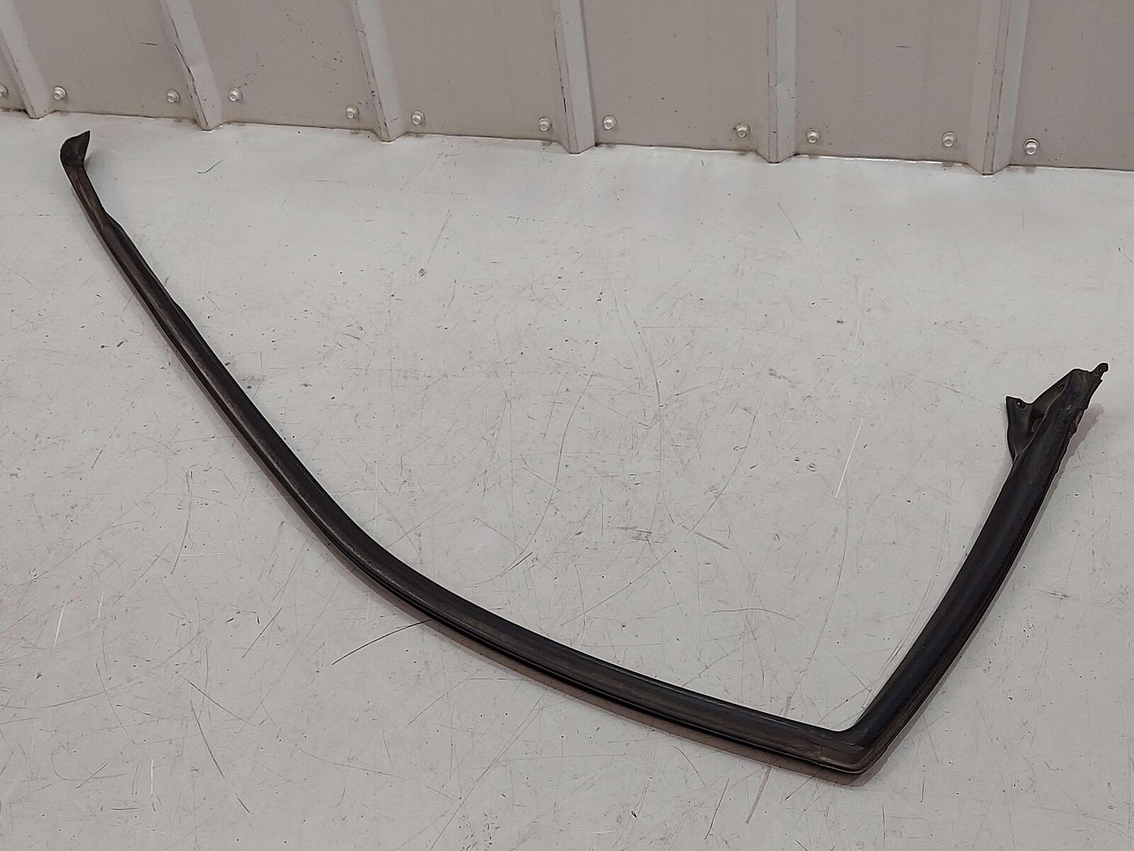 91 Nissan Skyline R32 Right Door Upper Hinge Weather Strip Moulding W/Trim *Note