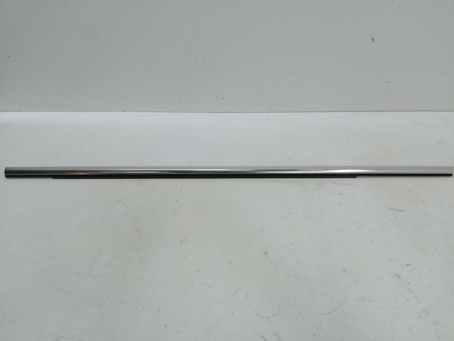 17-23 CADILLAC XT5 REAR RIGHT DOOR UPPER BELT MOULDING CHROME