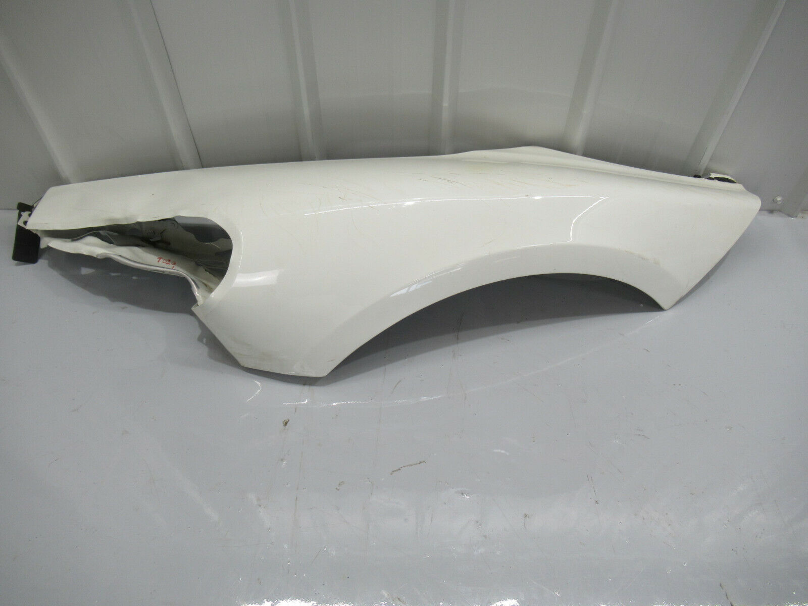 T020 2016 16 MCLAREN 570S LH LEFT FENDER DAMAGED