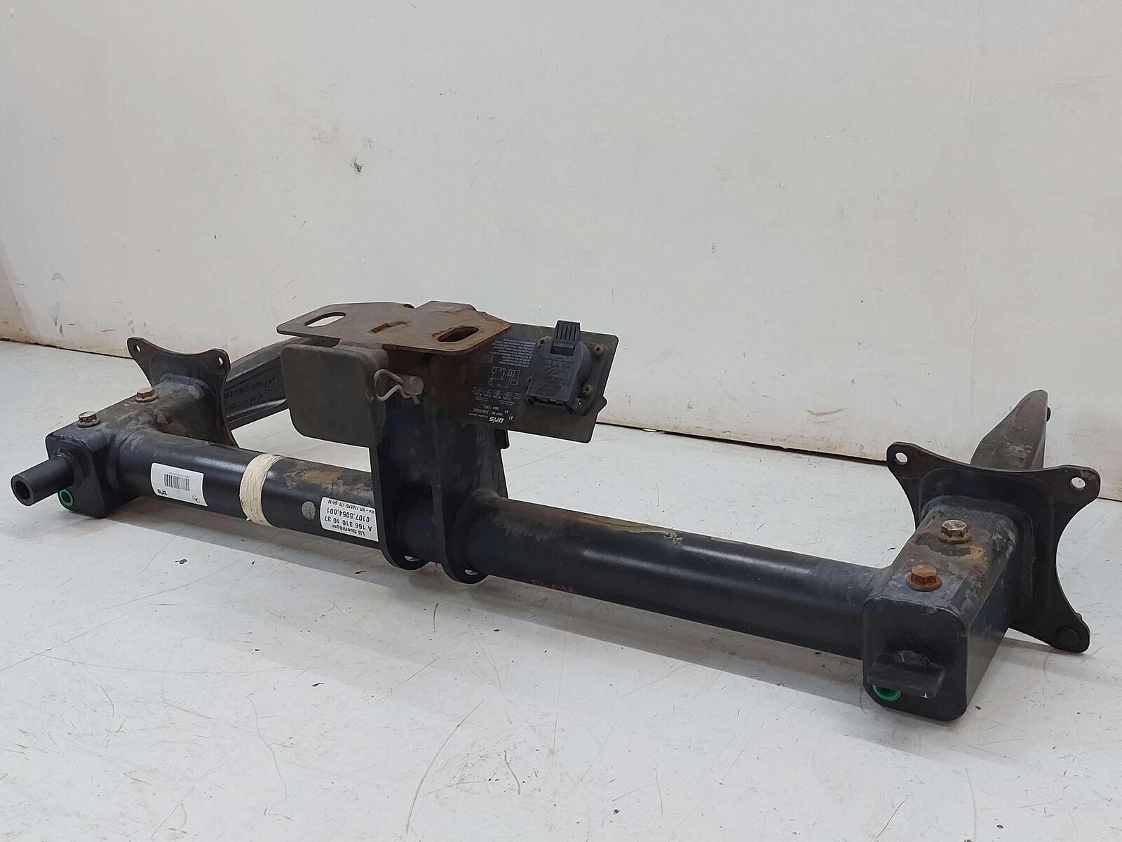 12-15 MERCEDES ML350 W166 REAR BUMPER TOW TOWING TRAILER HITCH BAR A1663101037