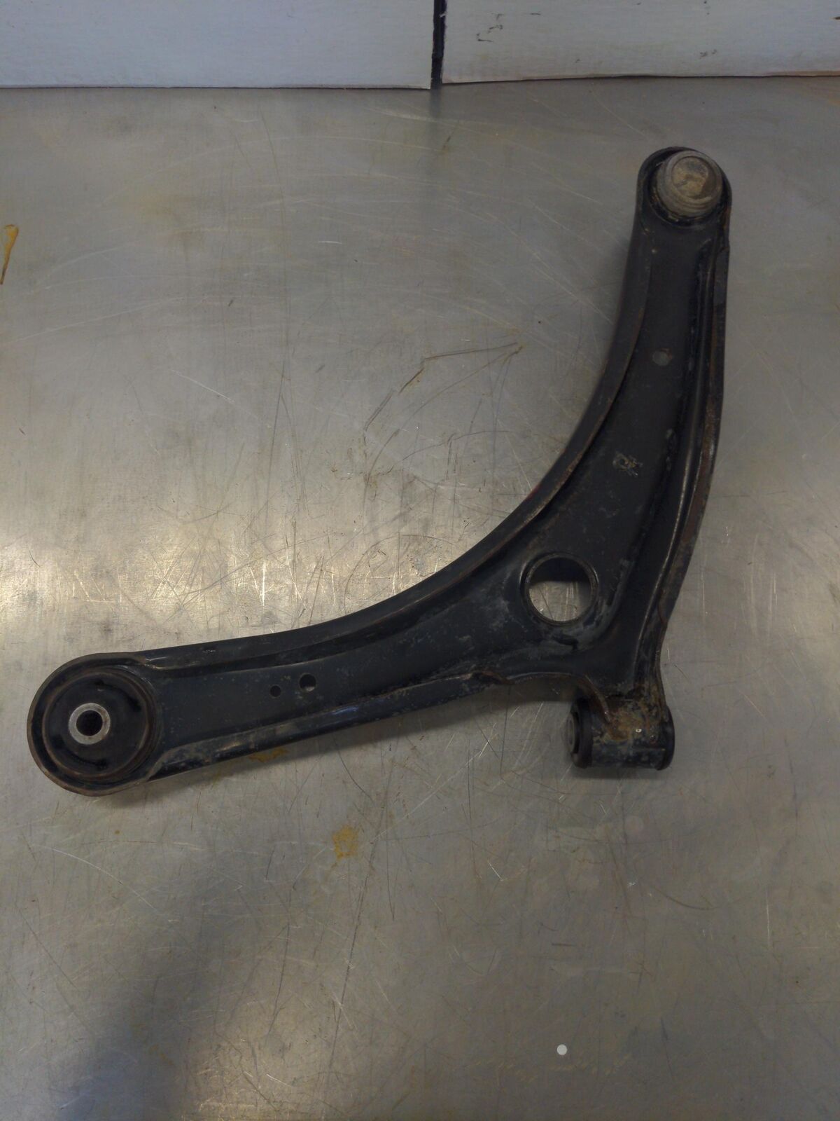 09-17 MITSUBISHI LANCER FRONT RIGHT LOWER CONTROL ARM 4013A430