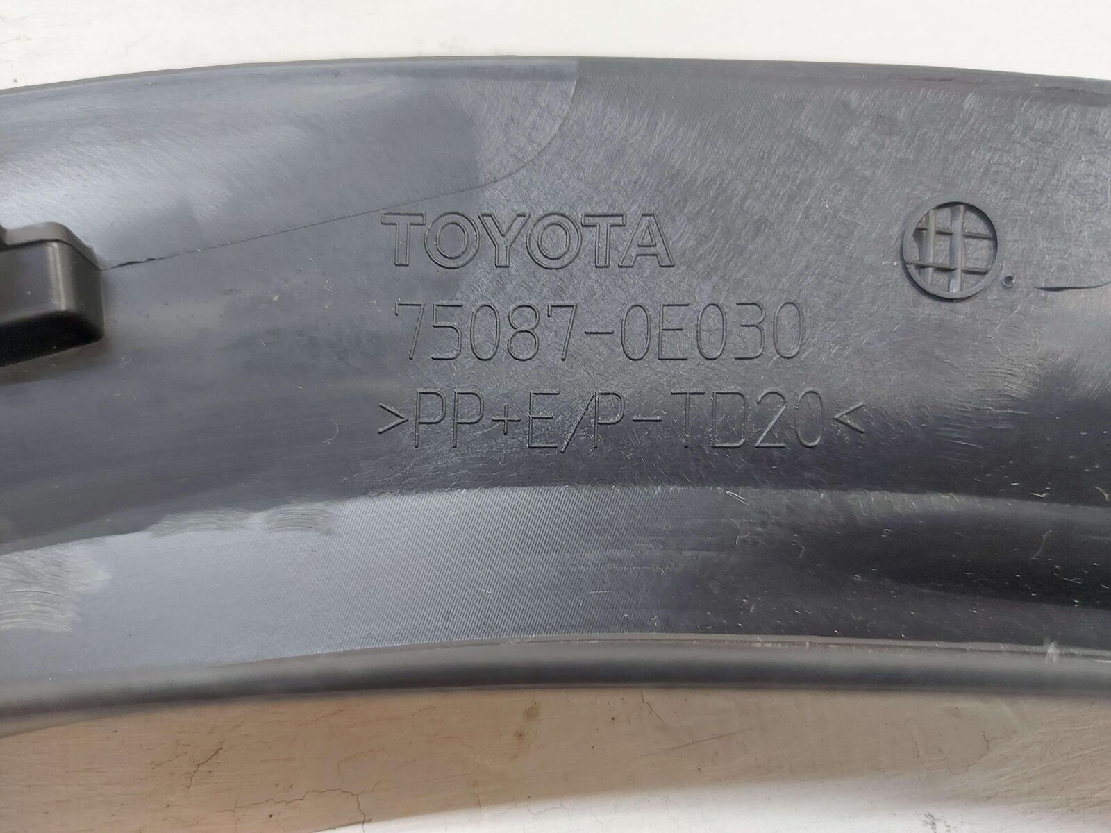 2020 TOYOTA HIGHLANDER FRONT RIGHT FENDER FLARE BLACK TEXTURED 75087-0E030