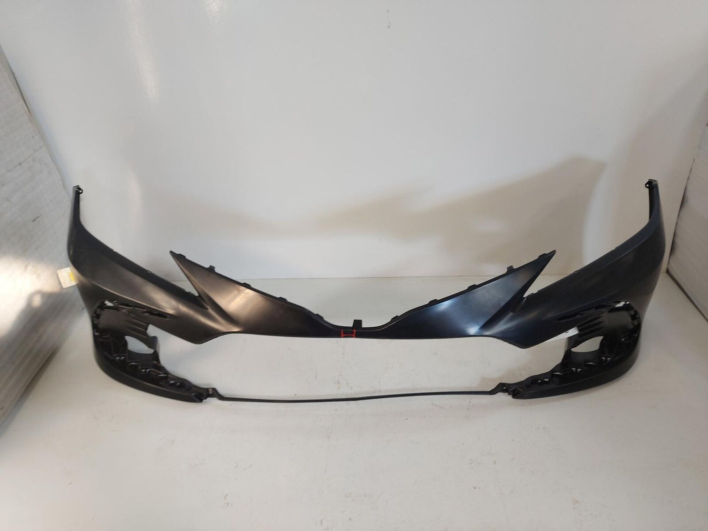 2021 Toyota Camry Front Bumper Cover Only 52119-06D00 4J1 Small Crack Top Center