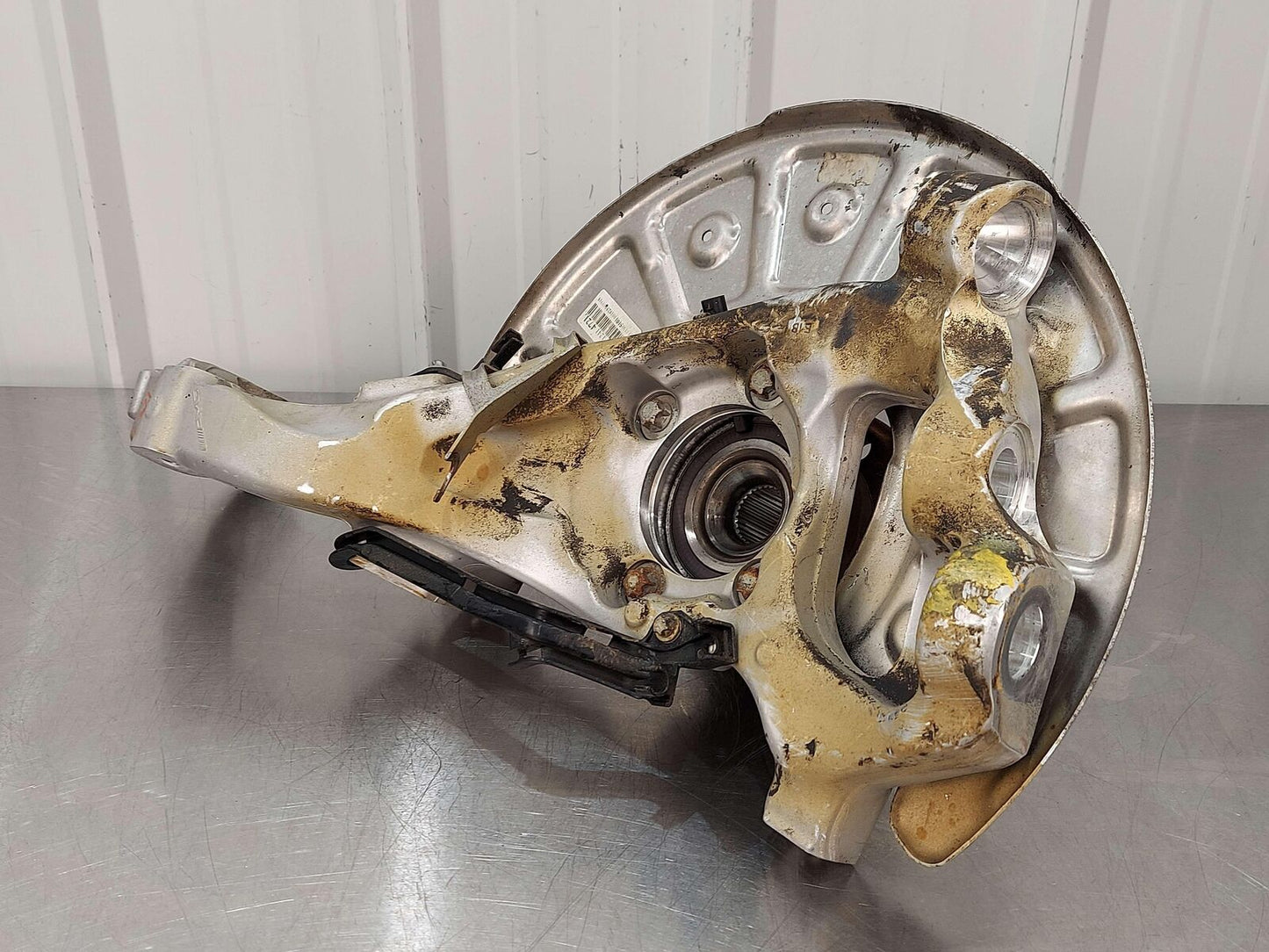 18-20 Mercedes E63s AMG W213 Front LH Left Spindle Knuckle Hub A2054210320