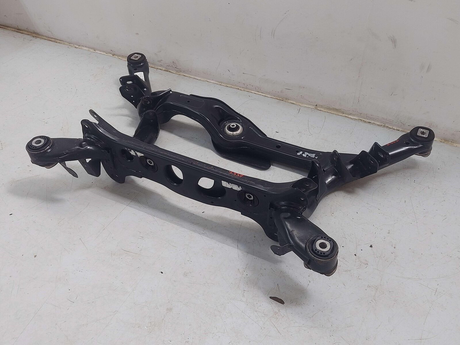 15-18 PORSCHE MACAN S 95B REAR SUB FRAME CROSSMEMBER CRADLE 95B505235D