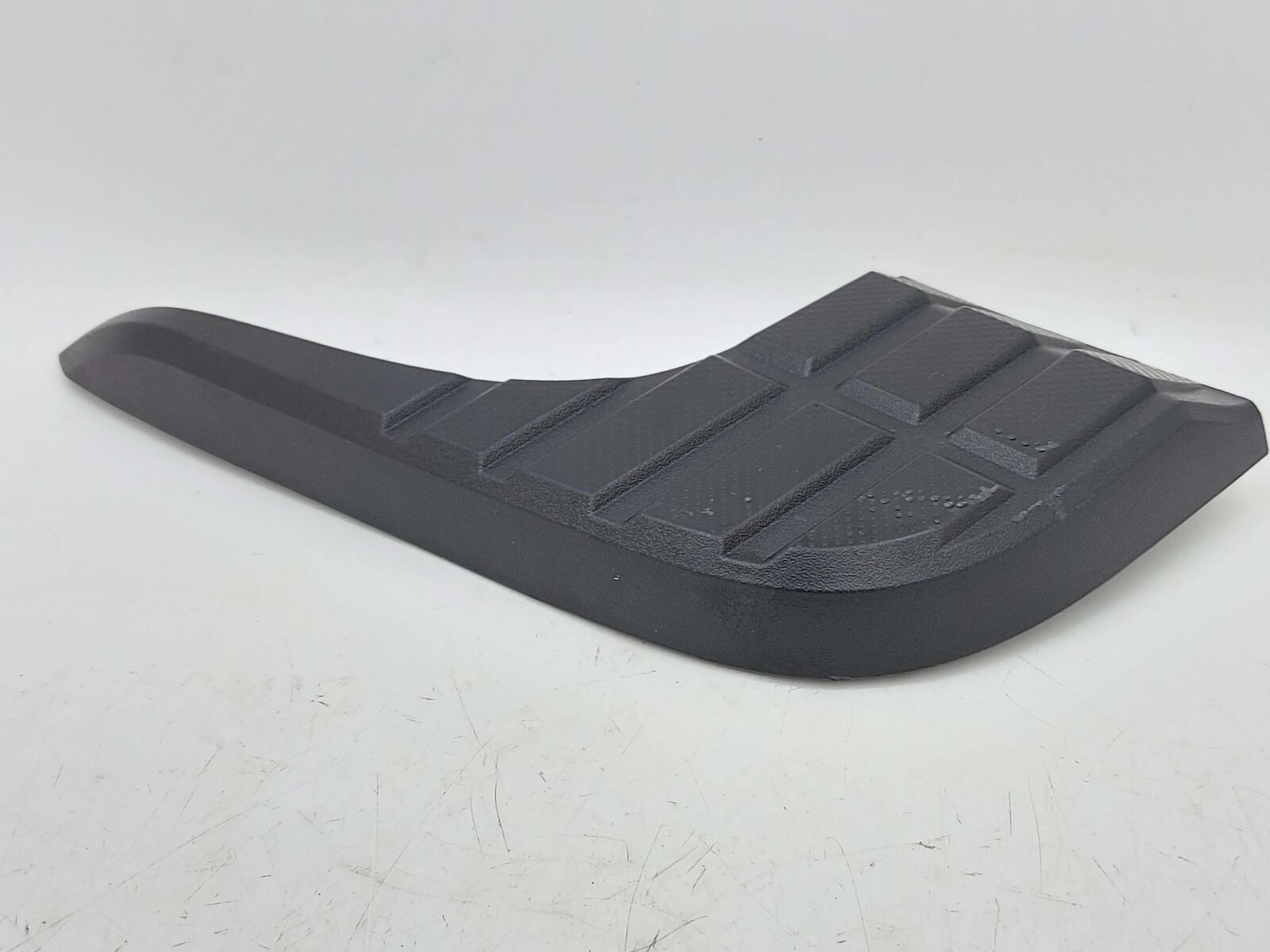 17-21 TOYOTA TUNDRA REAR RH RIGHT BUMPER CORNER STEP PAD 521640C060 *NOTES*