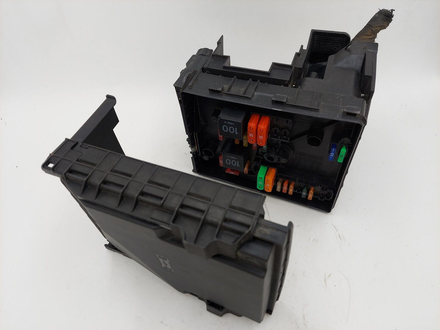 09-11 Vw Tiguan Engine Fuse Box Engine Compartment 1K0937629A