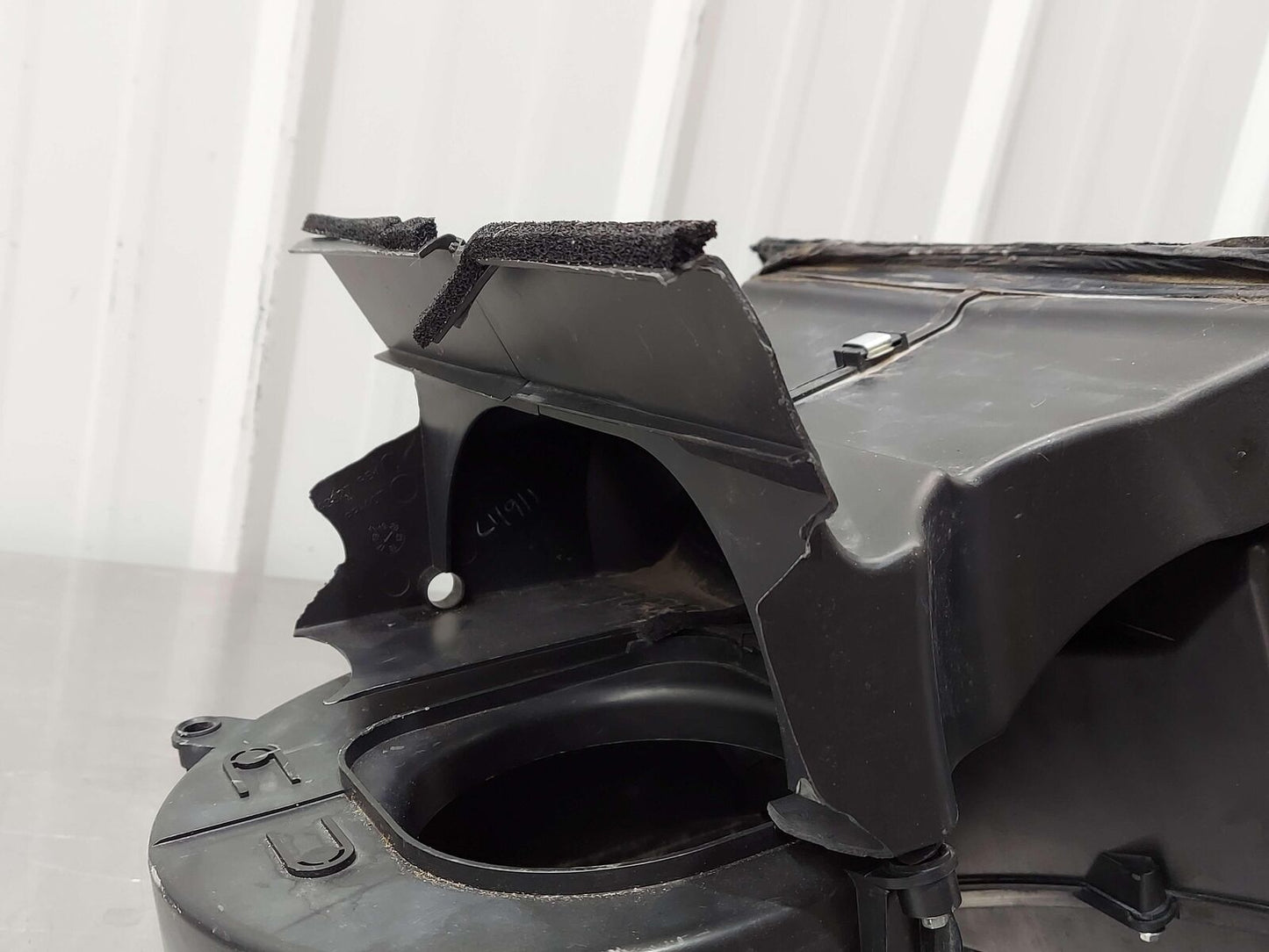 2018 Mclaren 720s hvac Heater Blower Motor Housing *Mount Broken*