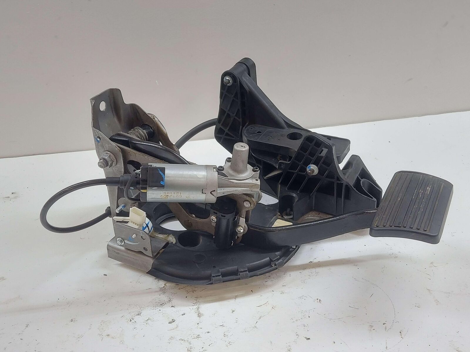 2013 Escalade EXT Electric Adjust Brake Pedal