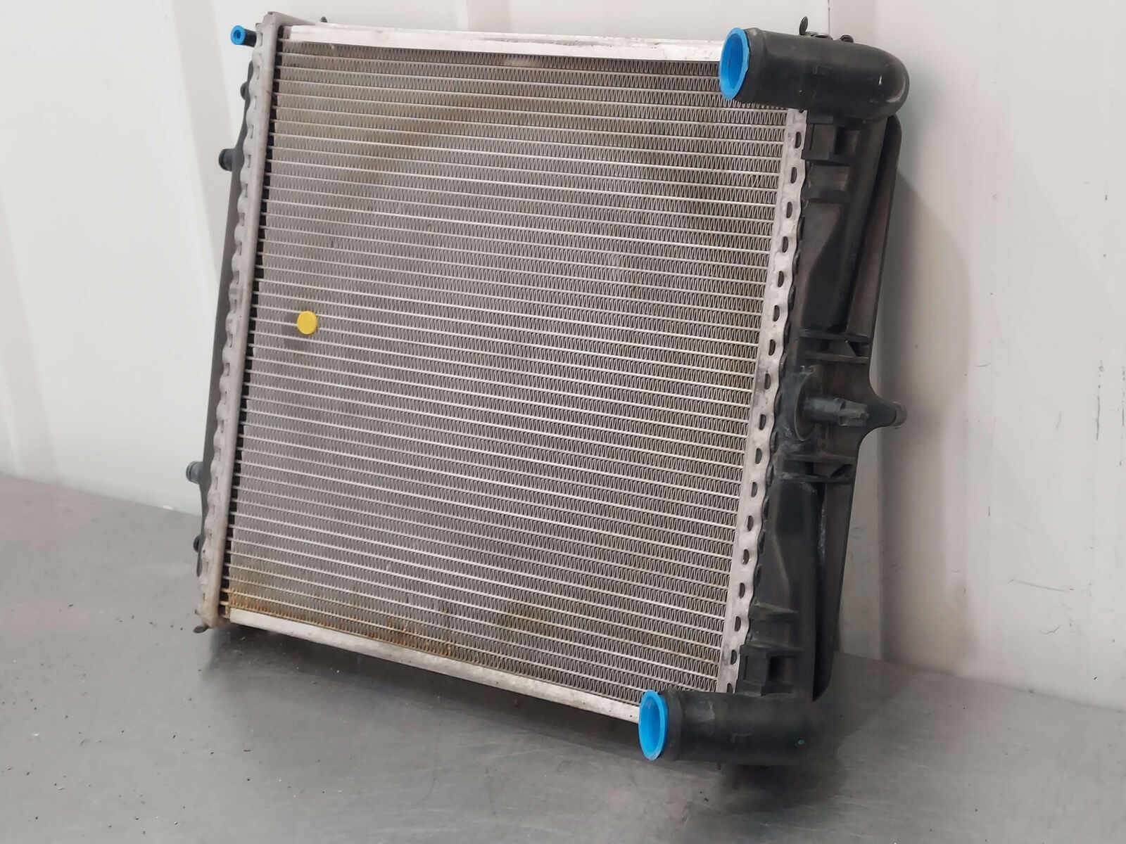 99 00 01 02 03 04 05 PORSCHE 911 996 CARRERA LEFT COOLANT RADIATOR 99610613151