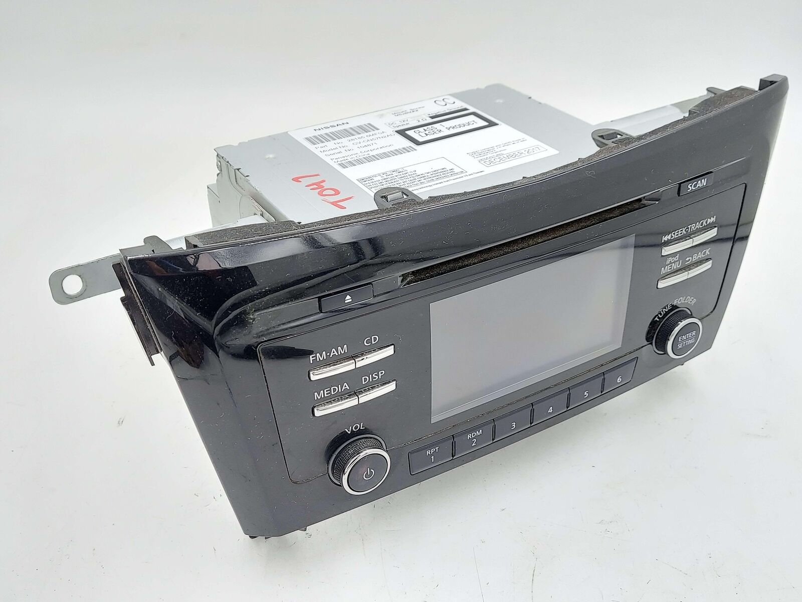 17-18 NISSAN QASHQAI AM FM CD RADIO RECEIVER 281856MF0A *SCRATCHES*