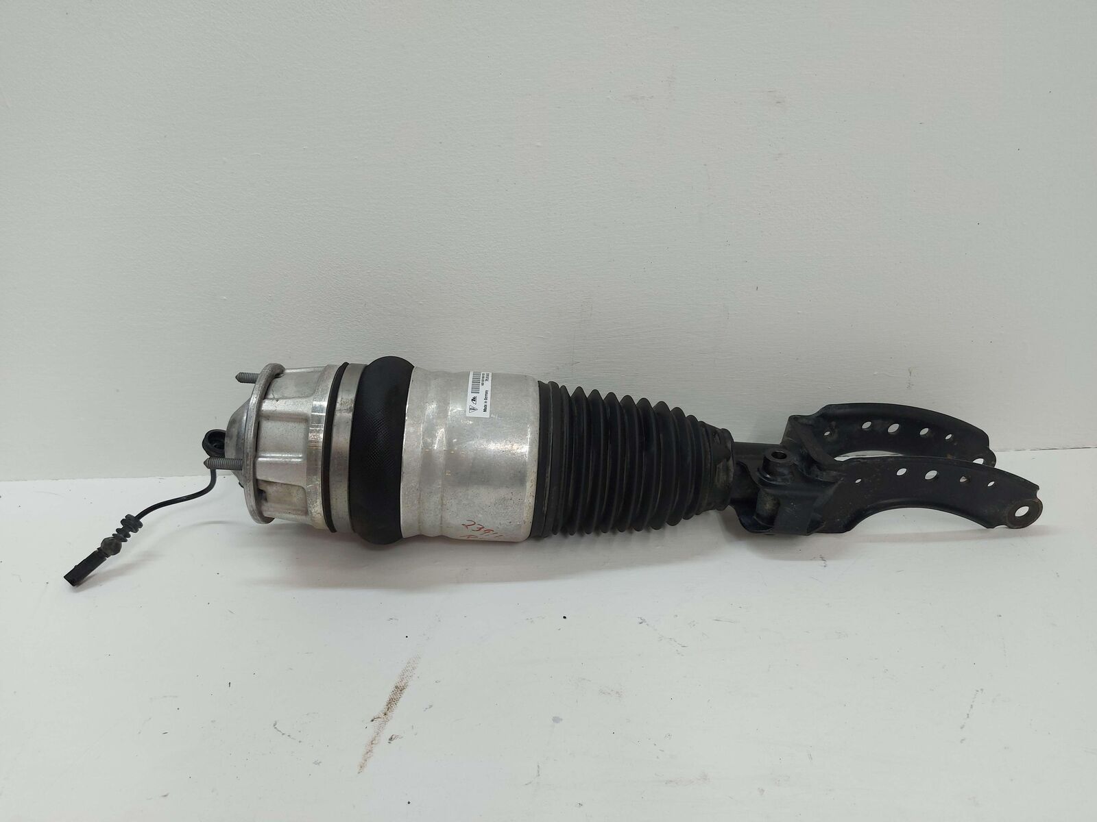 13 14 16 17 18 PORSCHE CAYENNE GTS 958 FRONT RIGHT STRUT AIR SPRING SUSPENSION