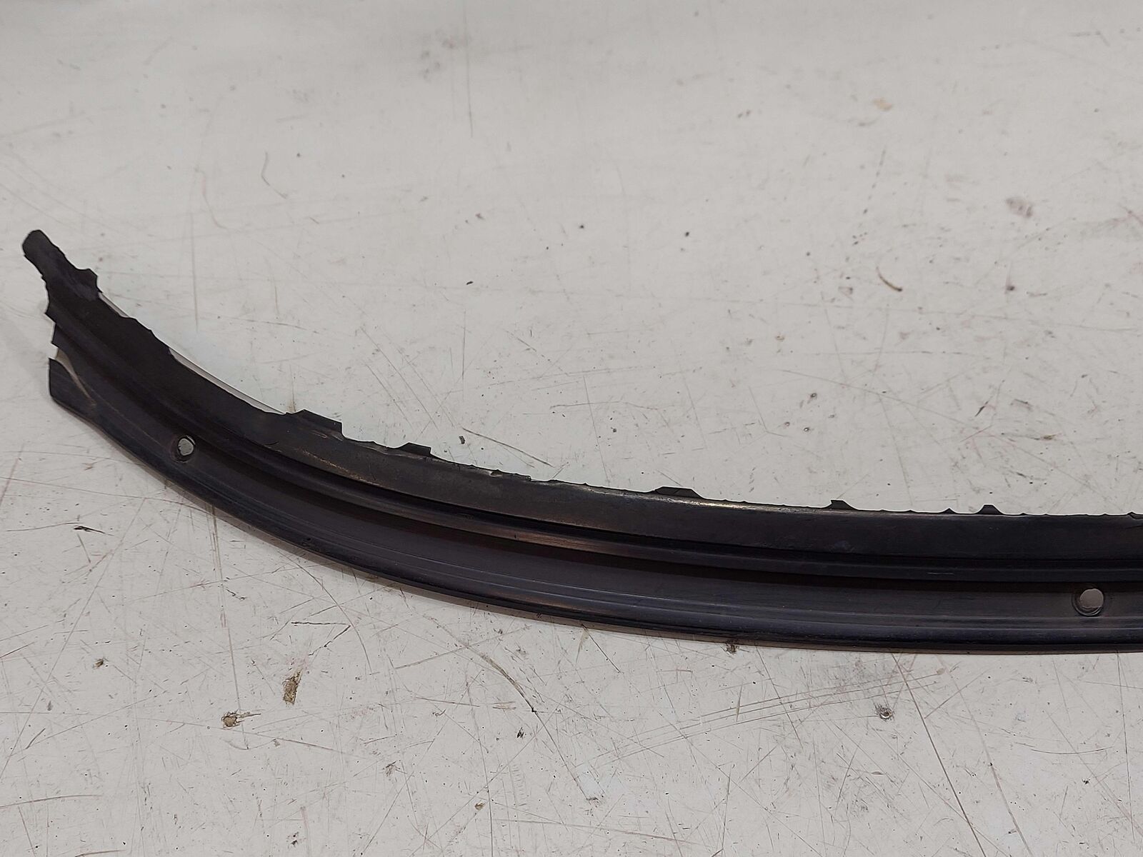 91 Nissan Skyline R32 Back Window Lower Weather Stripping Trim Retainer *chipped