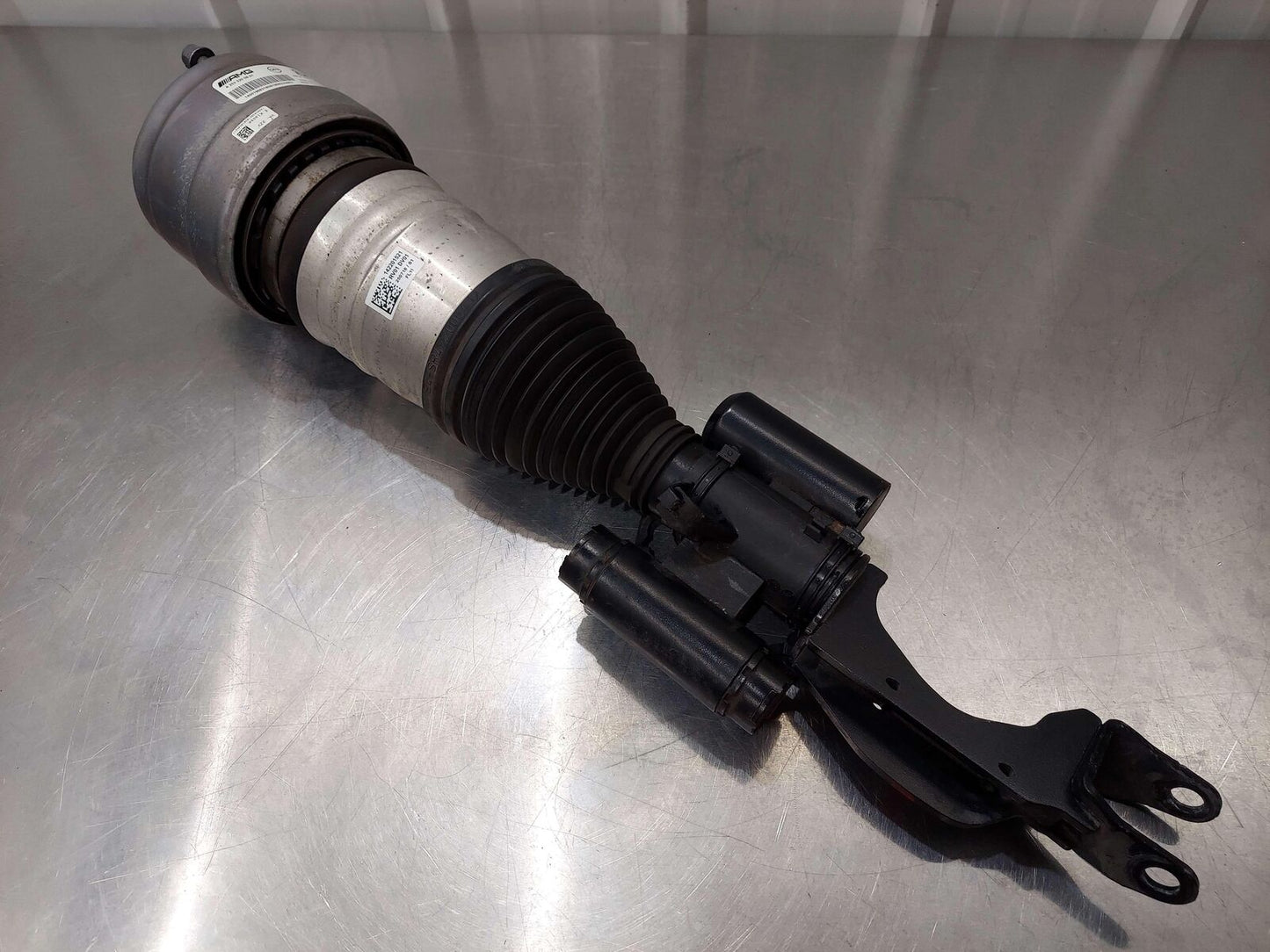 18-19 Mercedes E63s AMG W213 Front RH Right Strut Air Suspension AWD A2533200801