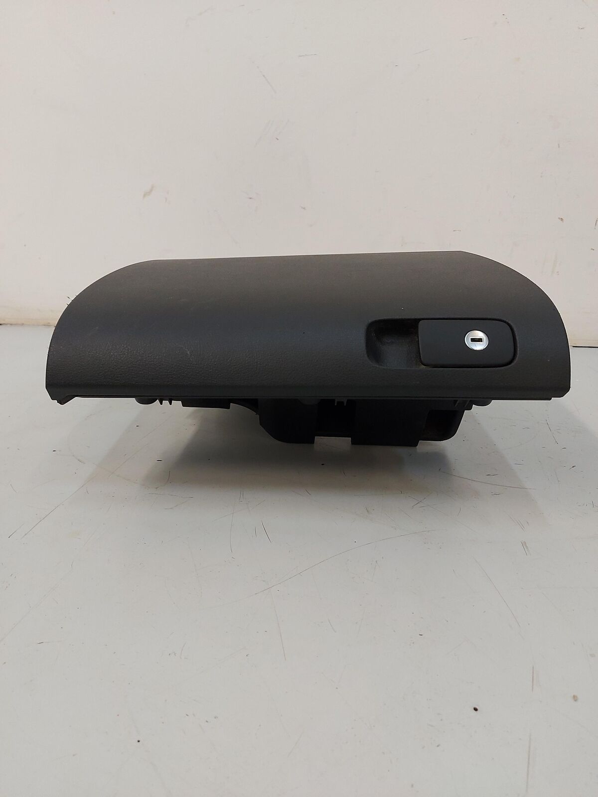 09-18 VW TIGUAN Glove Box Black 5M1857097Q 