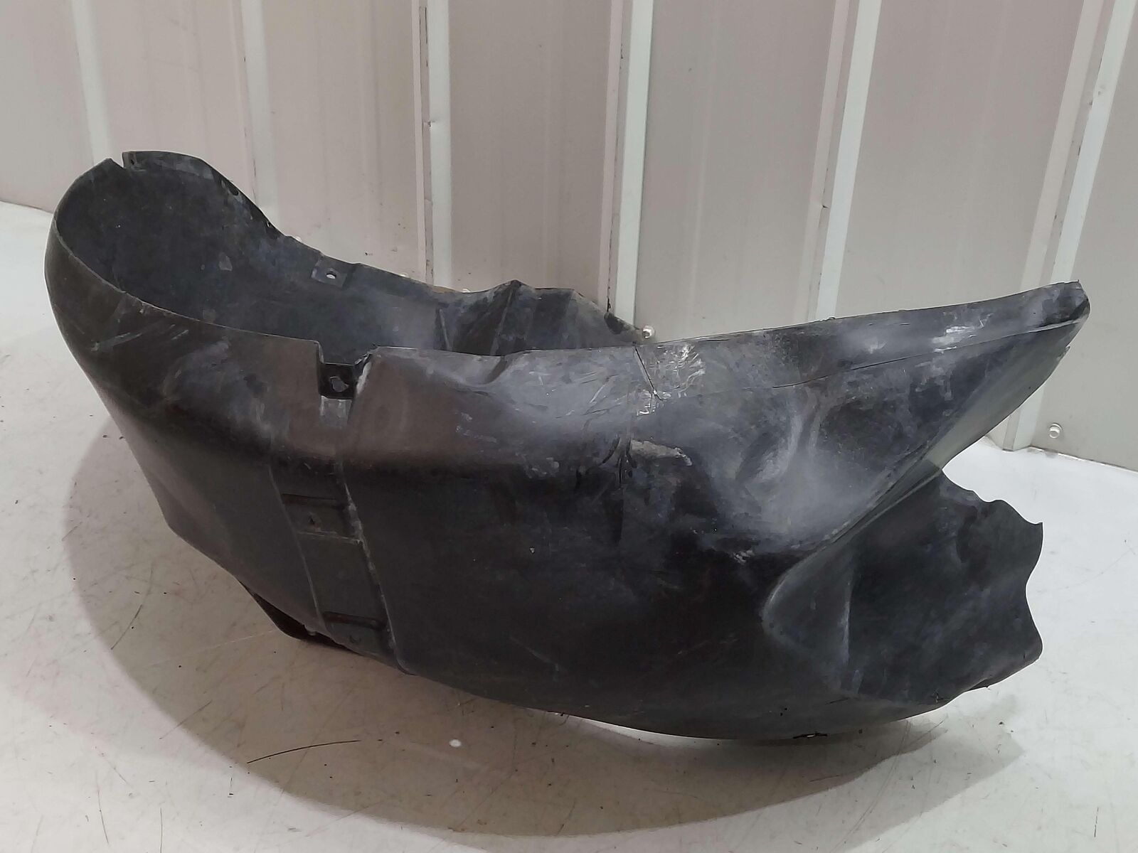 2006 FORD GT GT40 SUPERCAR FRONT LEFT WHEEL FENDER LINER *BROKEN* 4G7V-16A567-AE