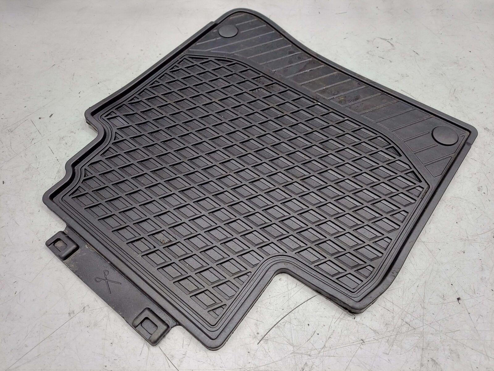 2019 MERCEDES S-CLASS S560 W222 FLOOR MAT OEM BLACK RUBBER MAT SET *WORN/GOUGES*