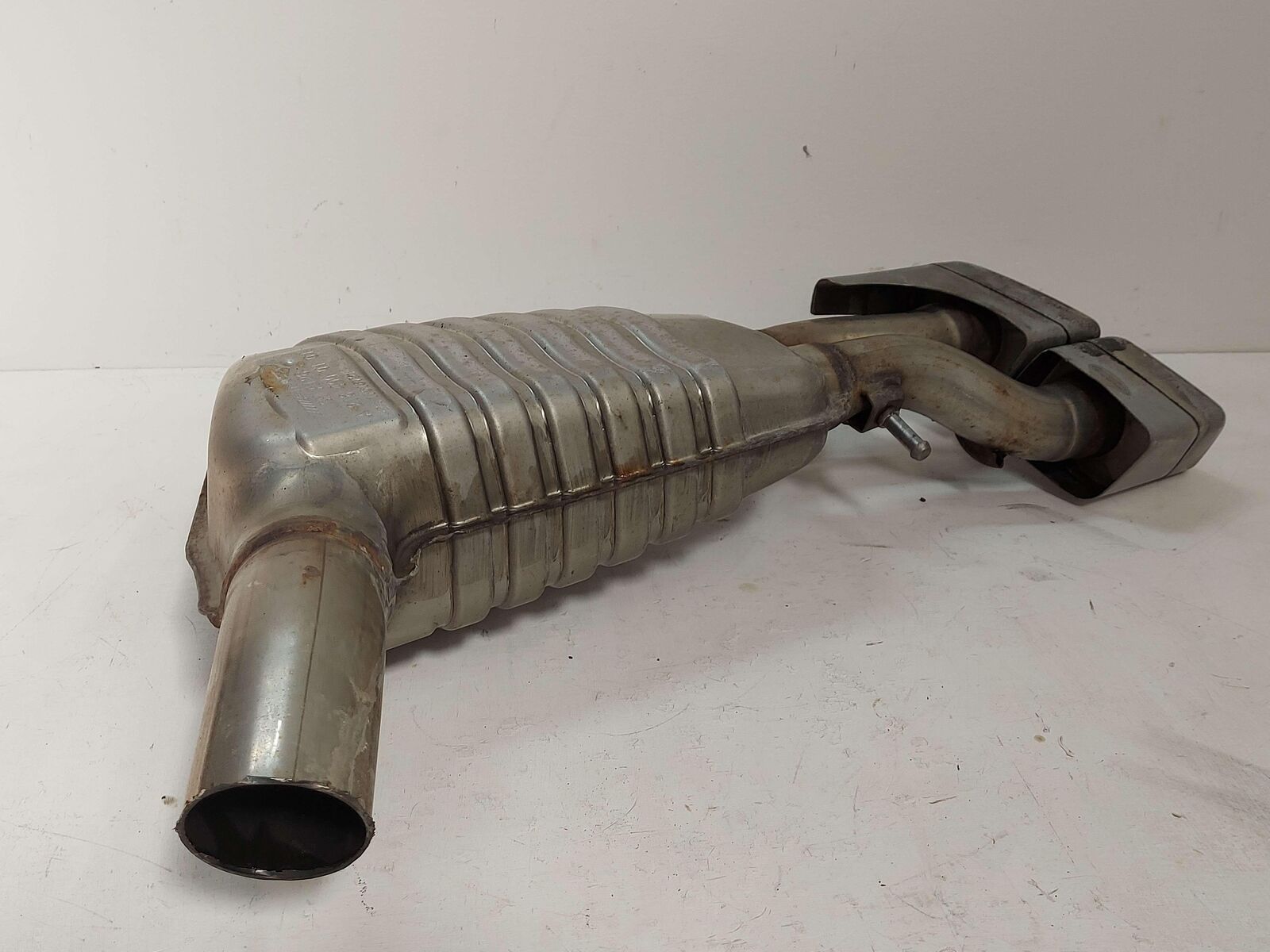 12-18 Mercedes W218 CLS63s AMG LEFT EXHAUST MUFFLER A2184900101 *HEAT DAMAGE*