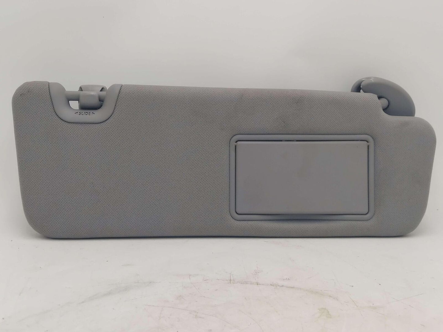 14-19 TOYOTA HIGHLANDER RIGHT SUN VISOR GREY LA20 ILLUMINATED *NOTE