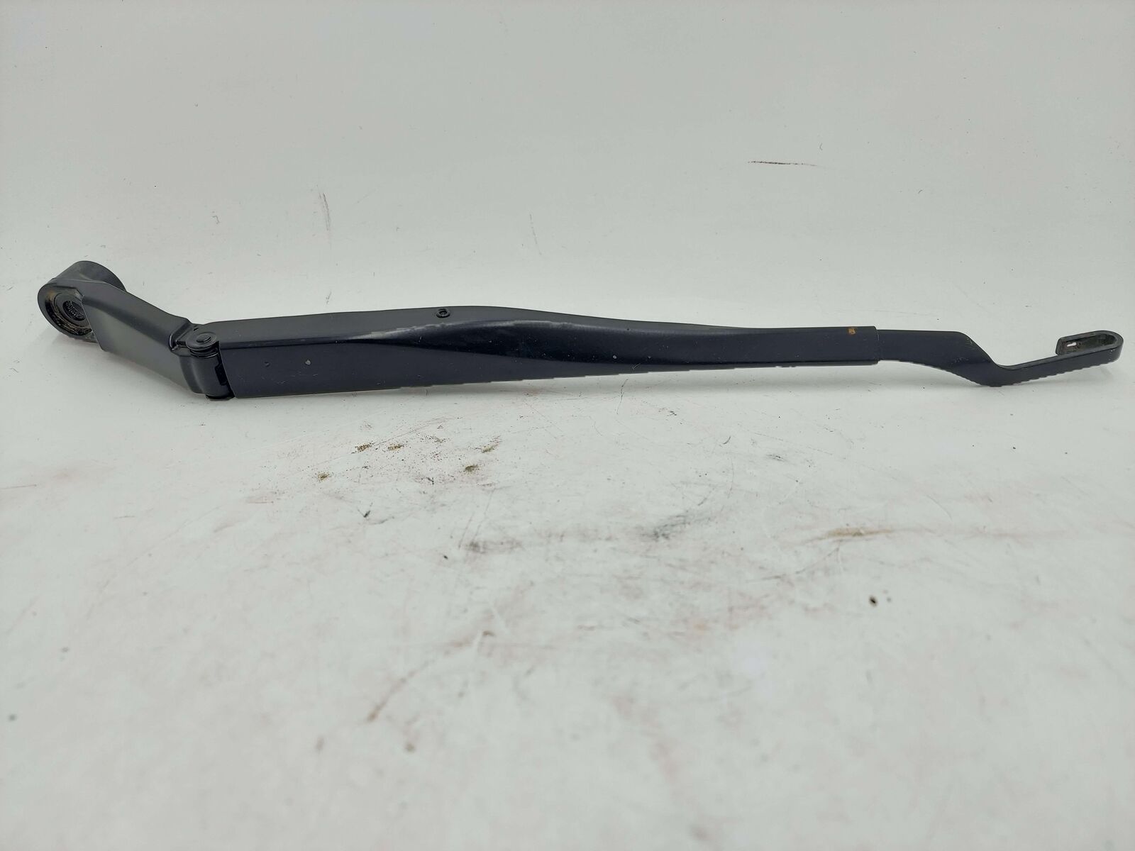 10-23 TOYOTA 4RUNNER RIGHT WIPER ARM 8521135160 *CHIPS SCRATCHES*